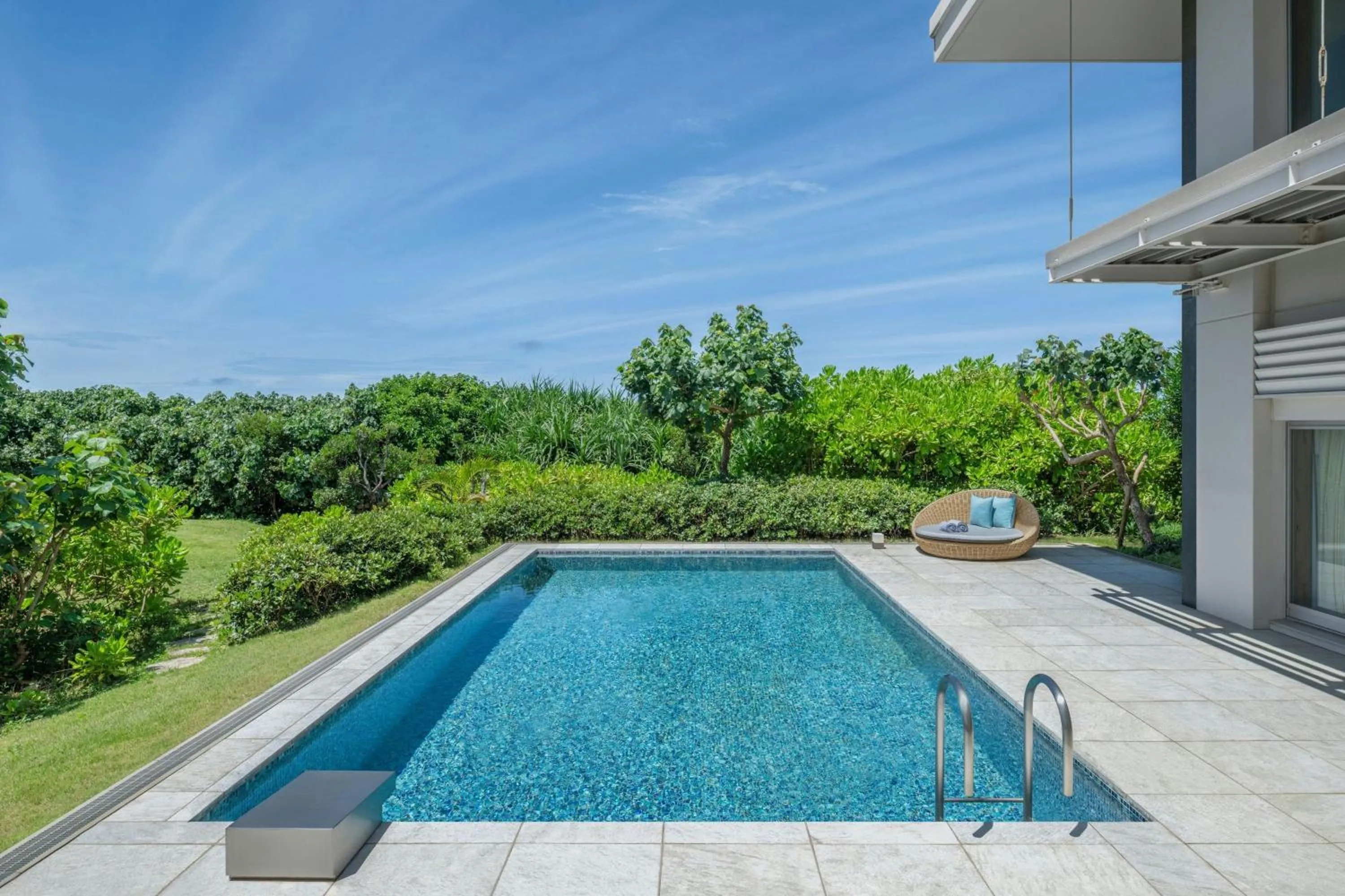 Swimming pool in IRAPH SUI, a Luxury Collection Hotel, Miyako Okinawa