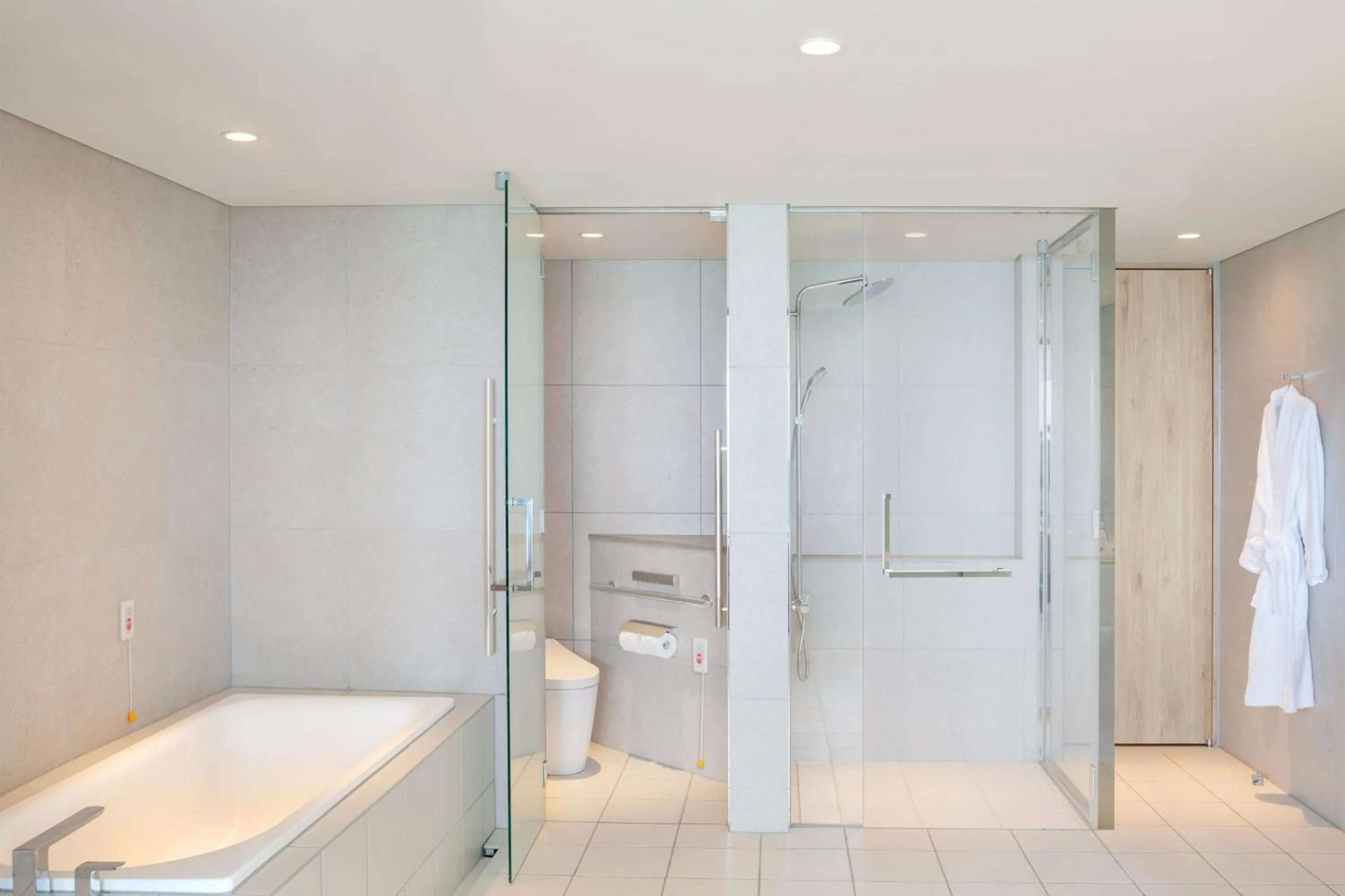 Bathroom in IRAPH SUI, a Luxury Collection Hotel, Miyako Okinawa