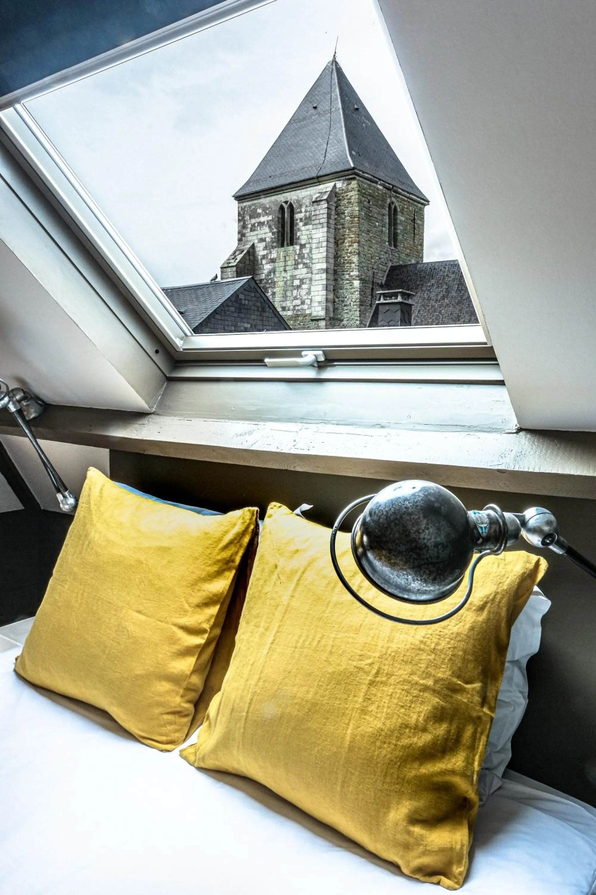 Bed in La Femme d'à Côté