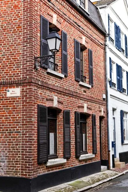 Facade/entrance in La Femme d'à Côté