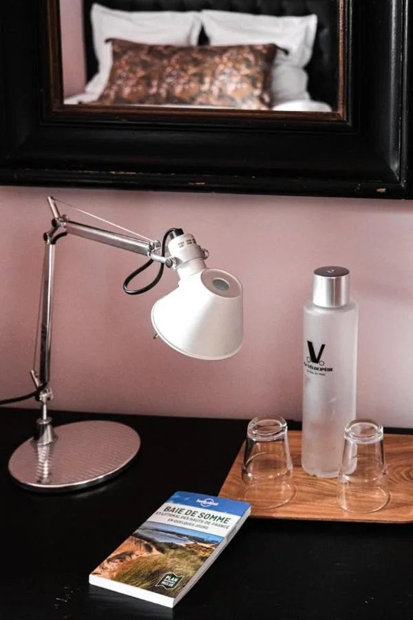 Bed in La Femme d'à Côté