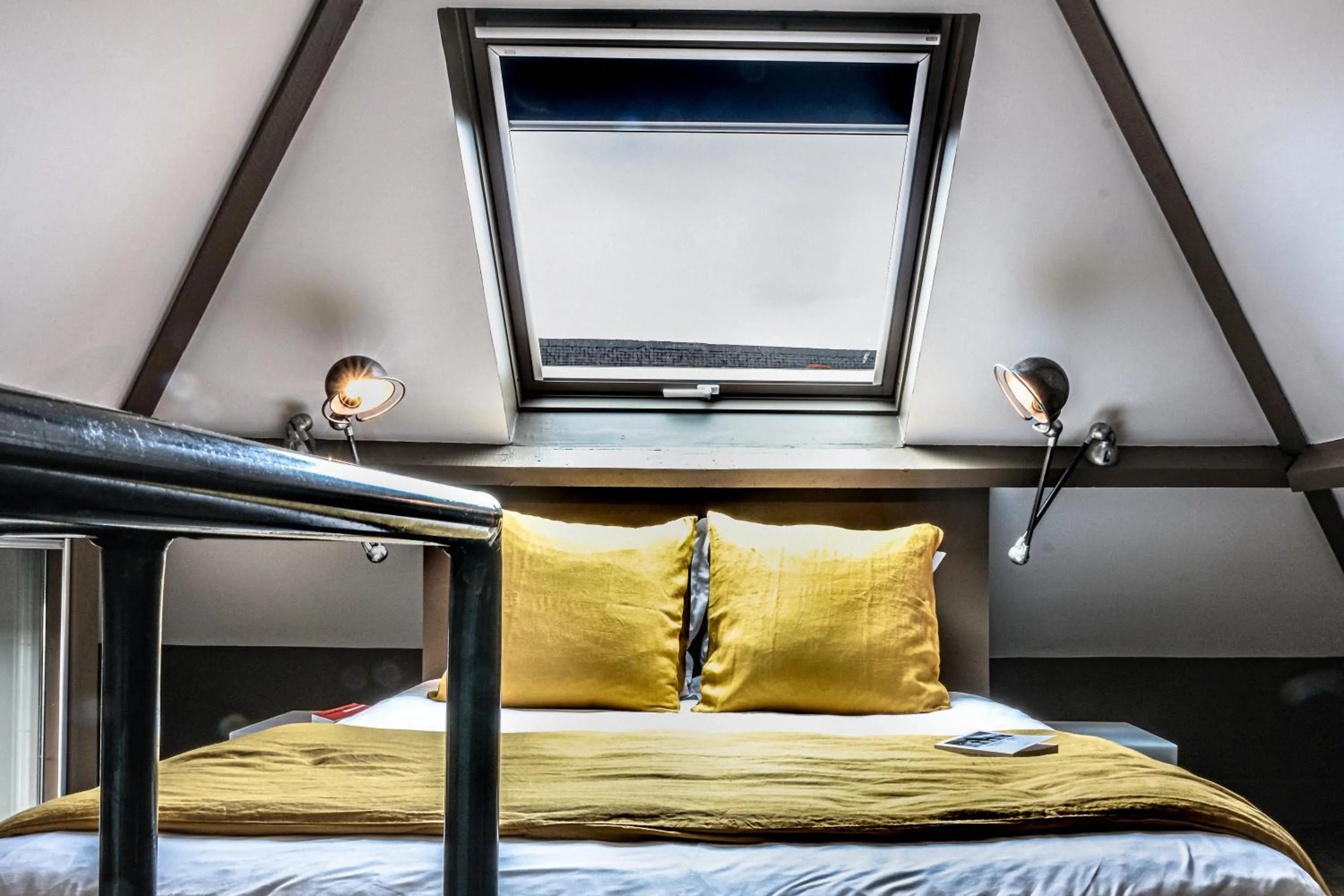 Bed in La Femme d'à Côté