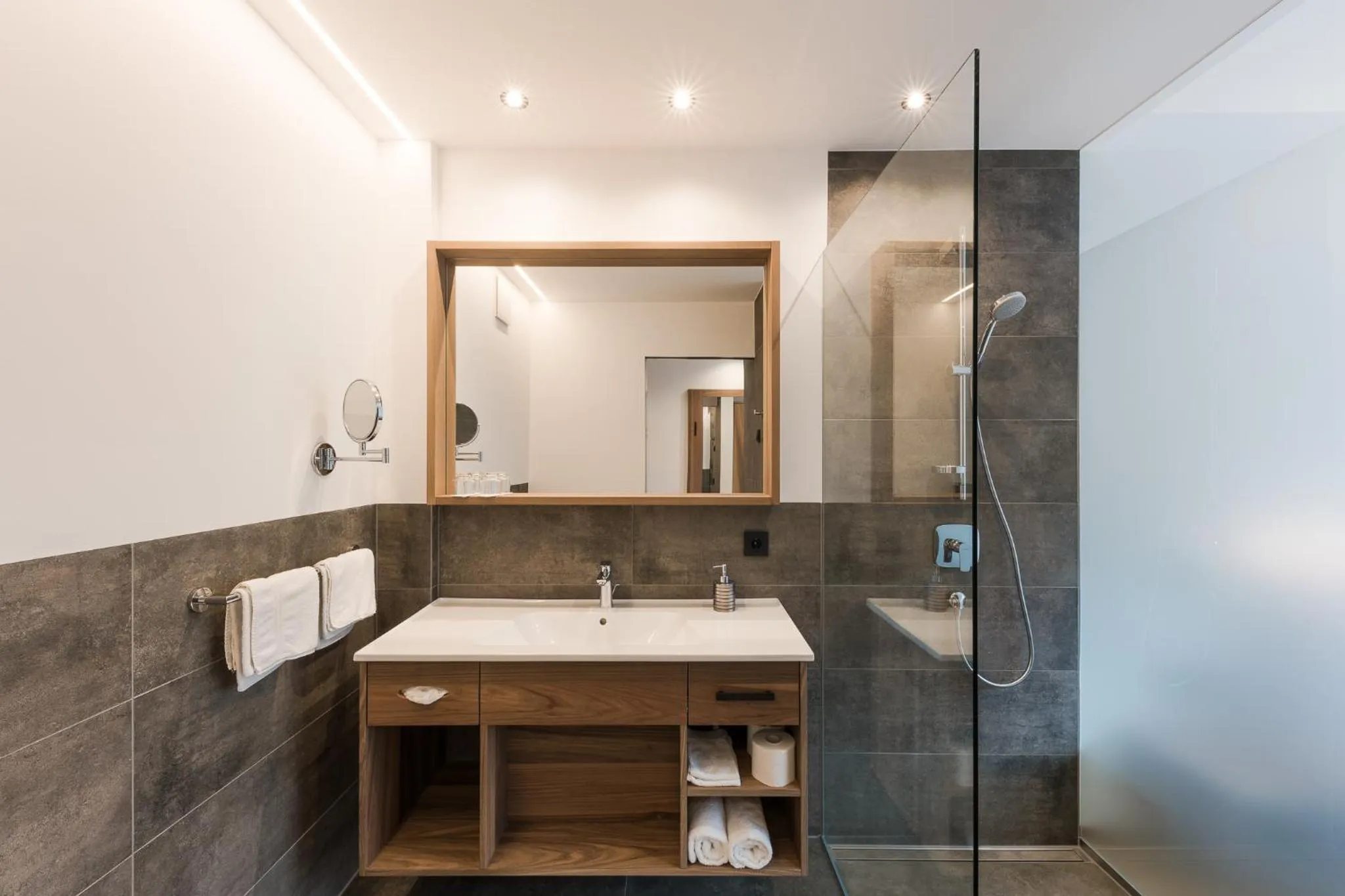 Shower in Hotel Salgart