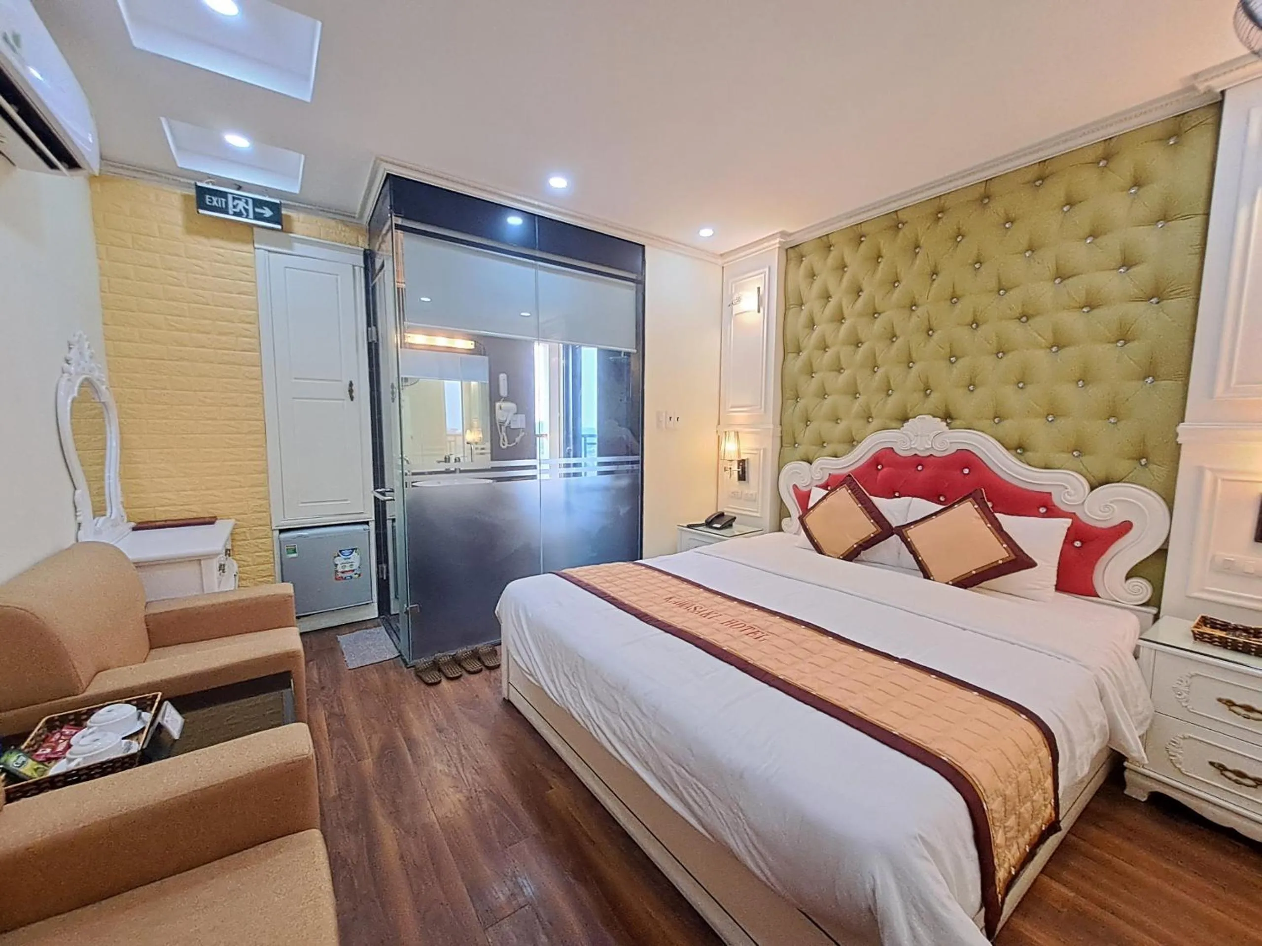 Photo of the whole room, Bed in Kawasaki Noi Bai Airport Hotel