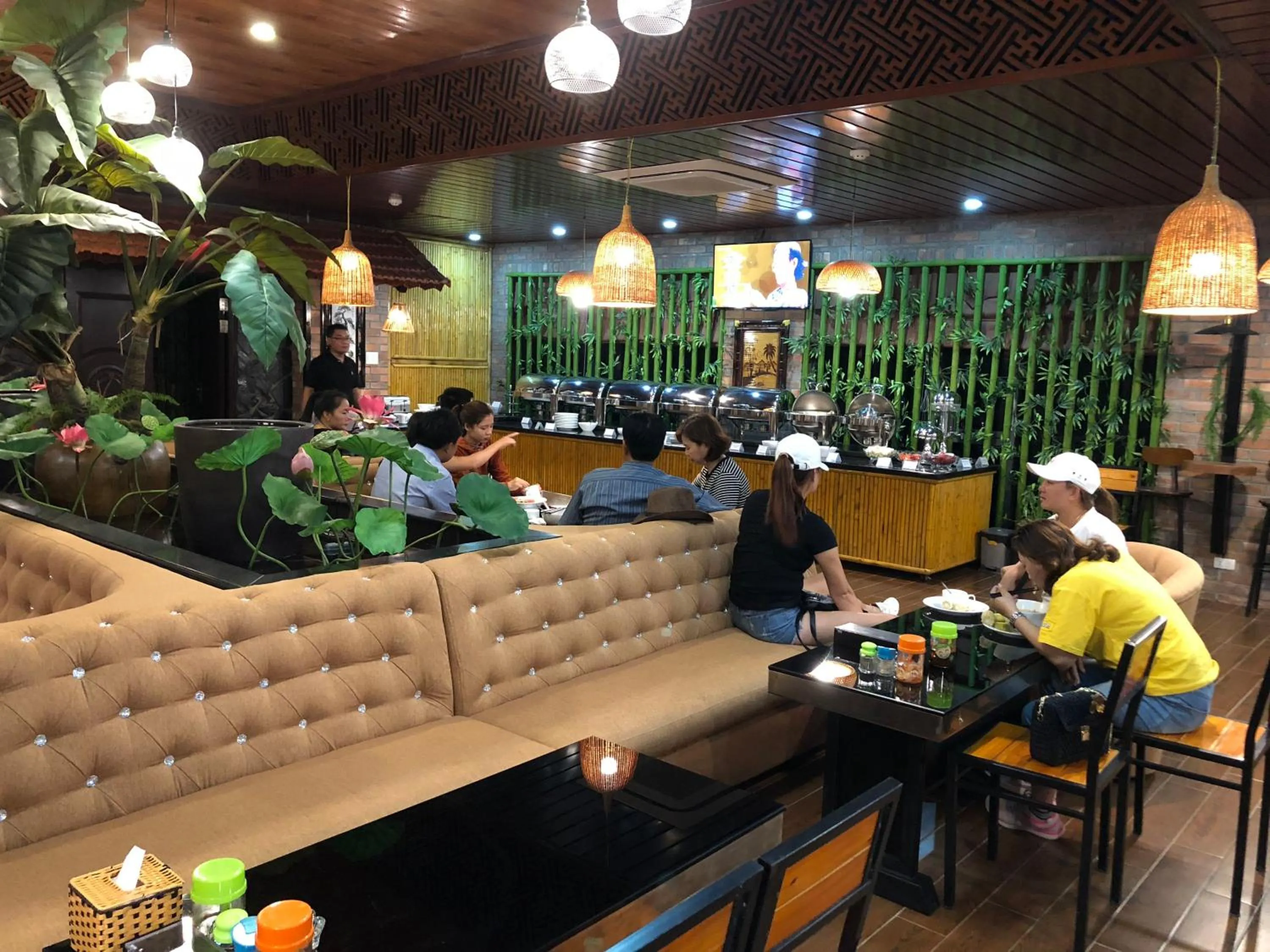 Restaurant/places to eat in Kawasaki Noi Bai Airport Hotel