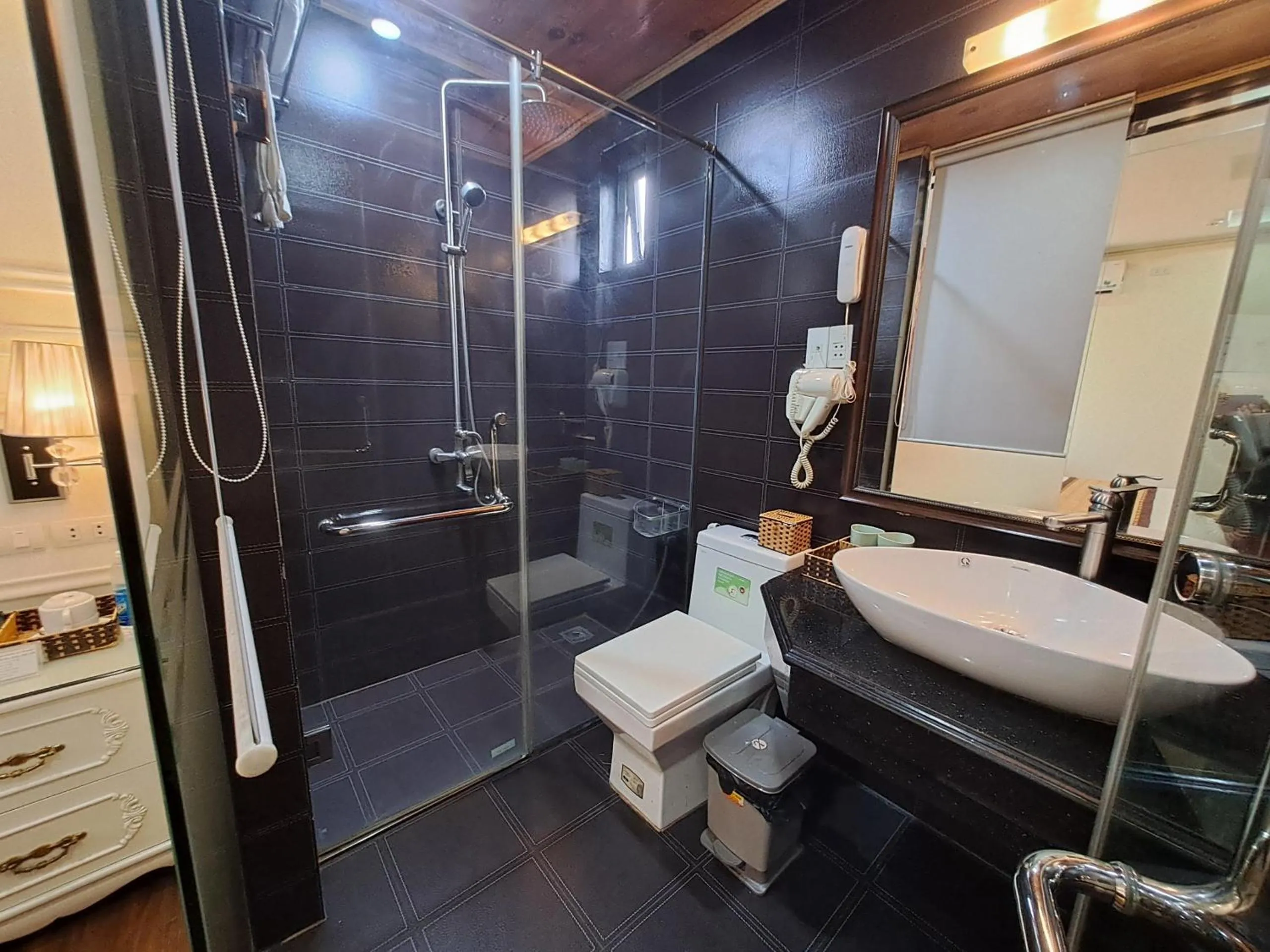 Shower in Kawasaki Noi Bai Airport Hotel