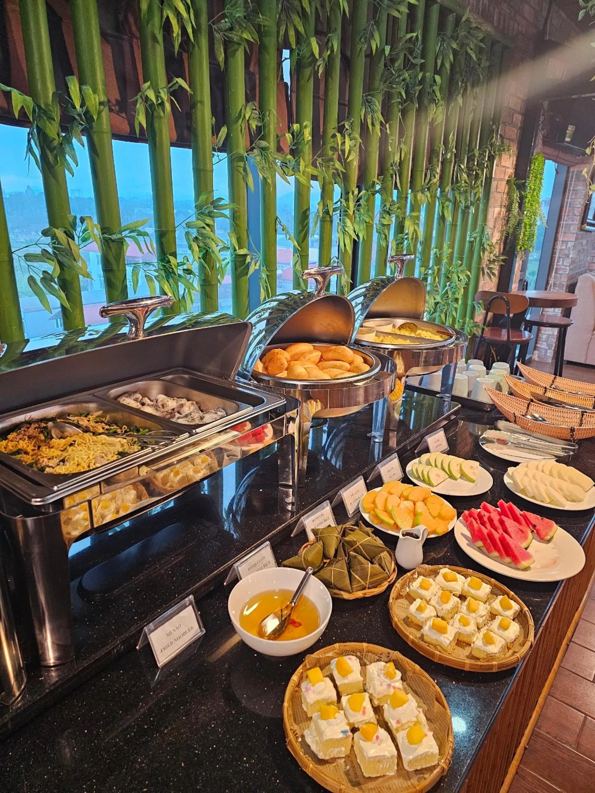 Food and drinks in Kawasaki Noi Bai Airport Hotel