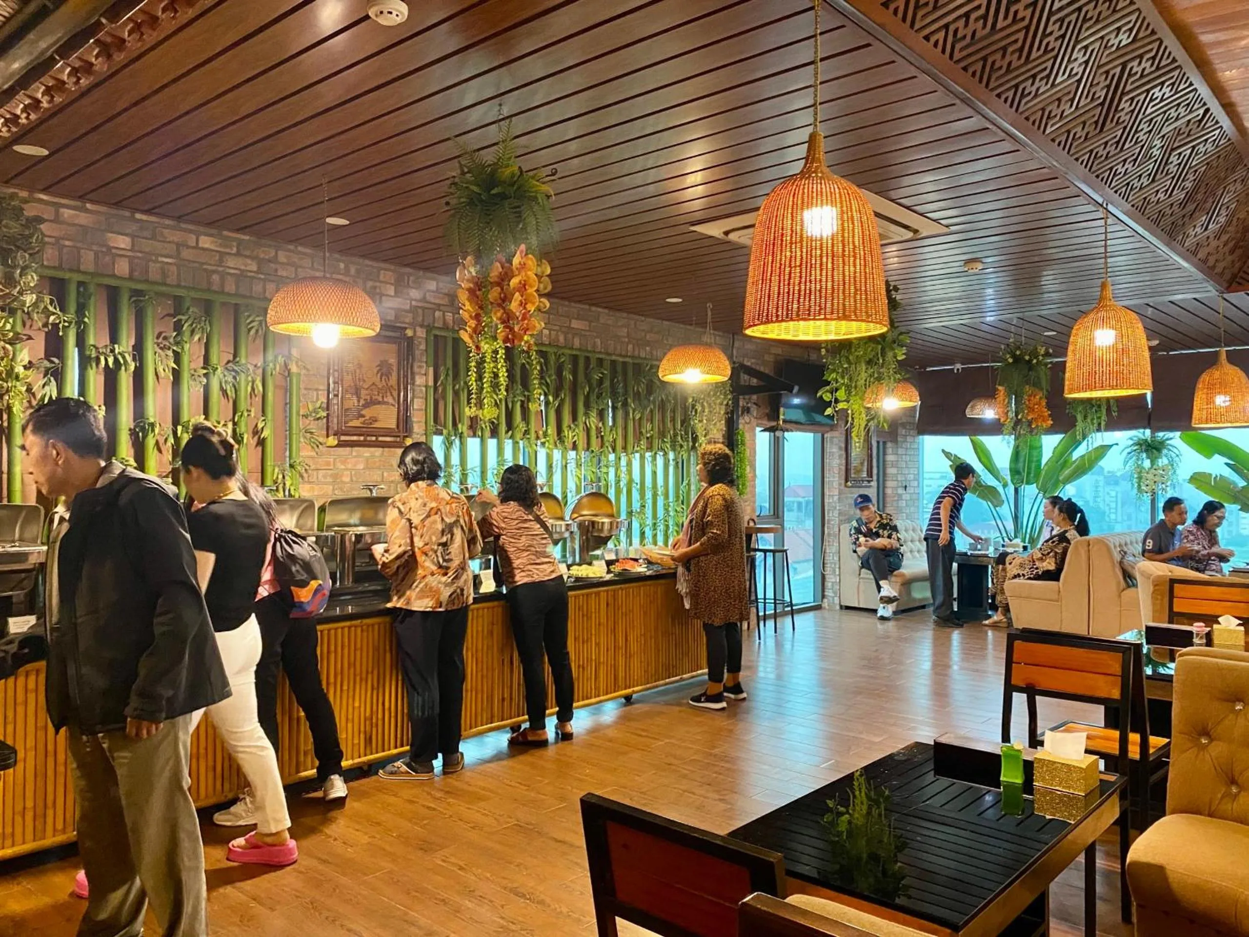 group of guests in Kawasaki Noi Bai Airport Hotel