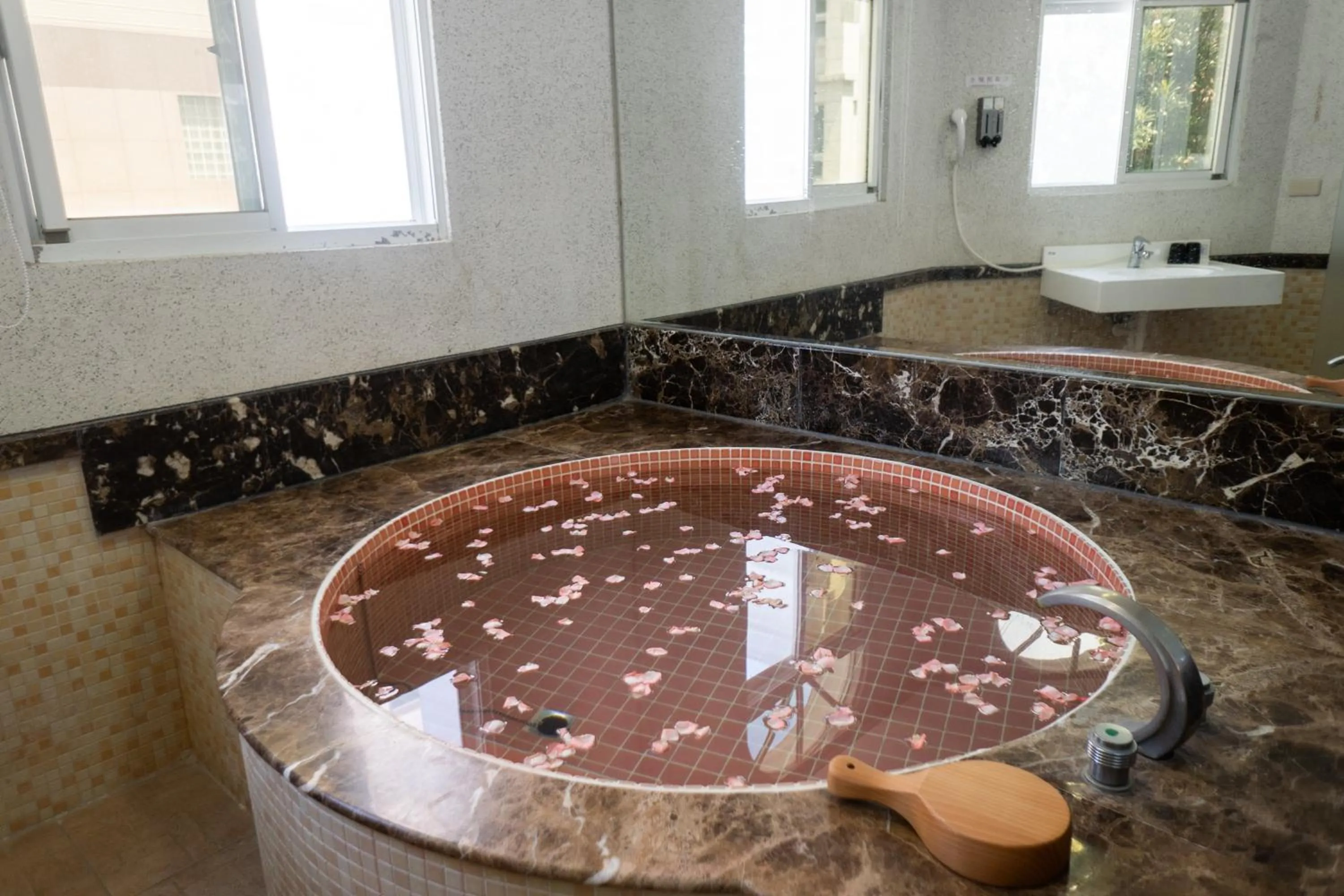 Youngs Hotspring Hotel