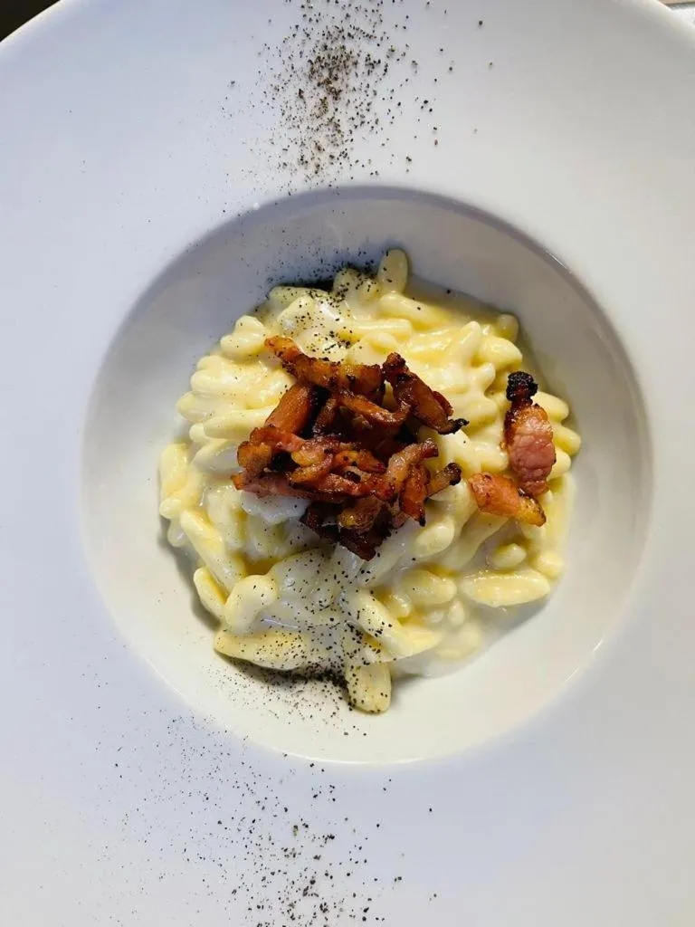 Restaurant/places to eat in Hotel Cristalda