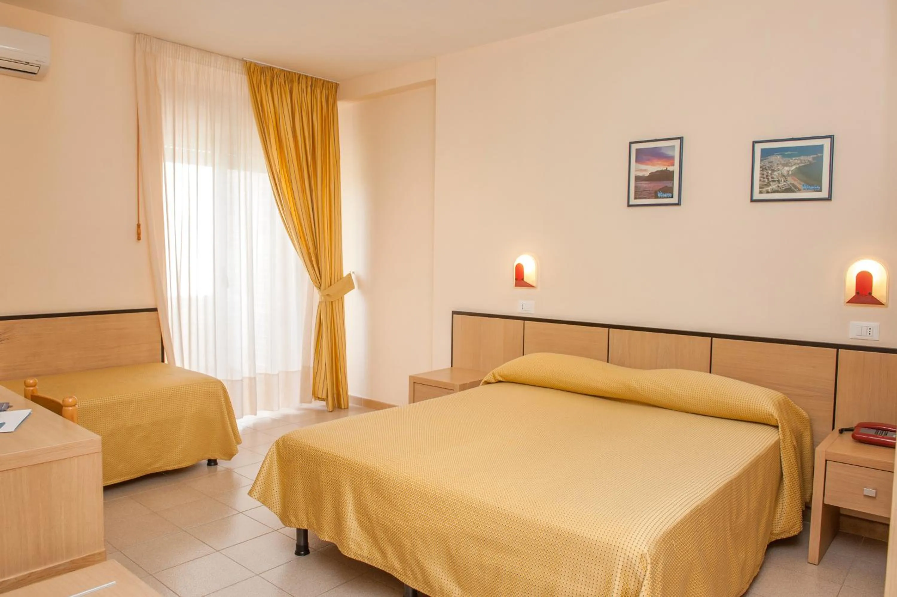 Photo of the whole room, Bed in Hotel Cristalda