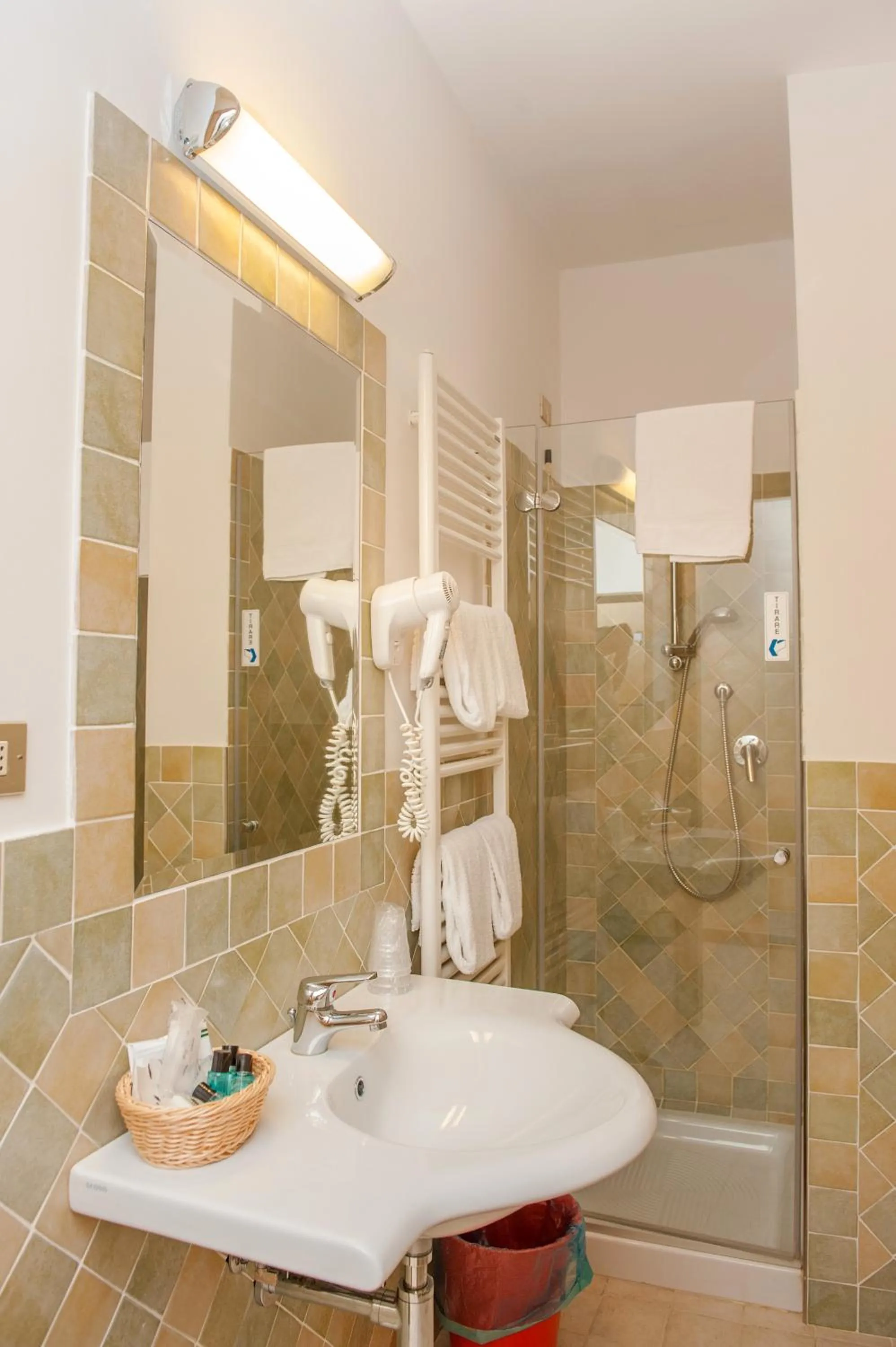 Shower in Hotel Cristalda