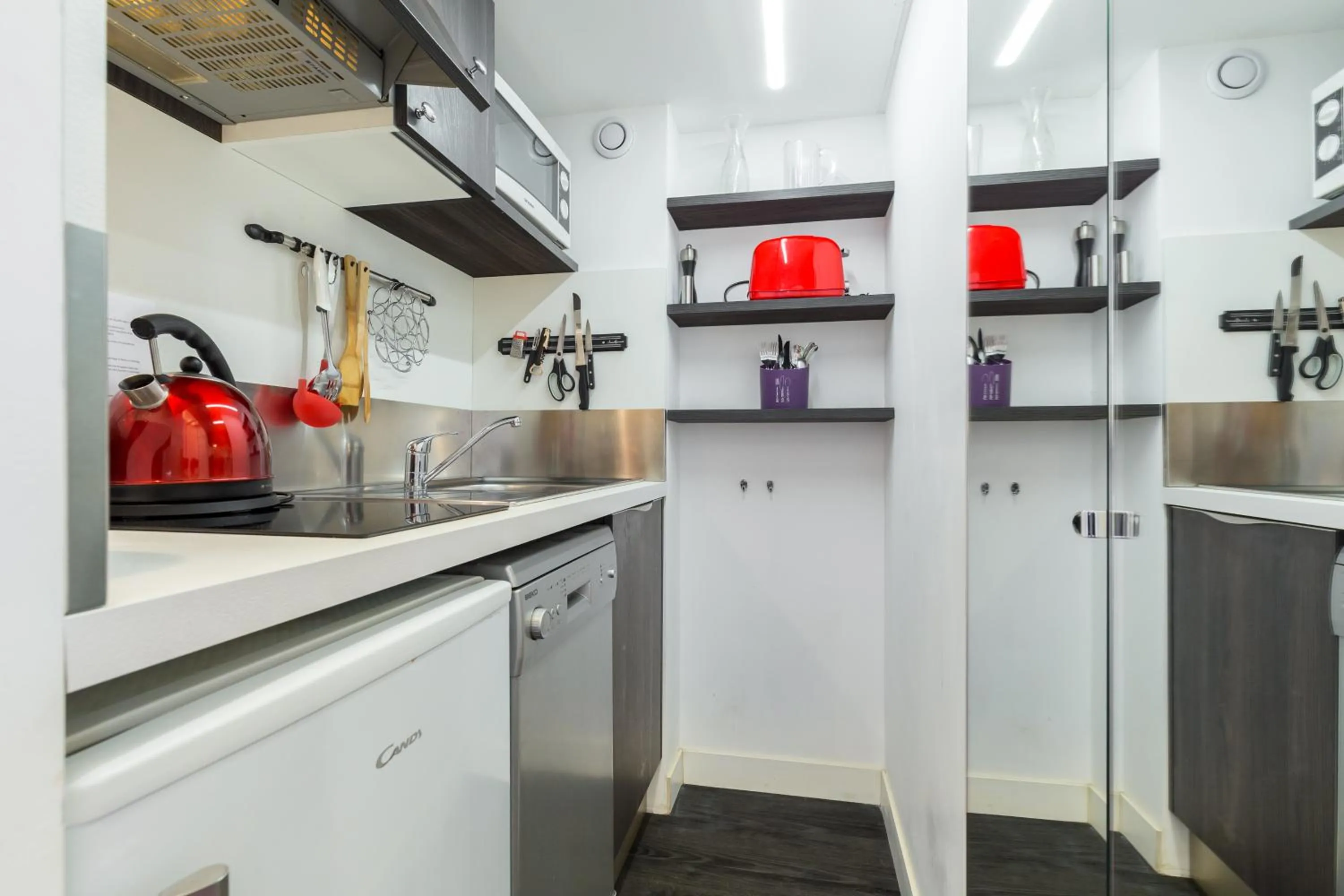 Coffee/tea facilities in Nice Appart