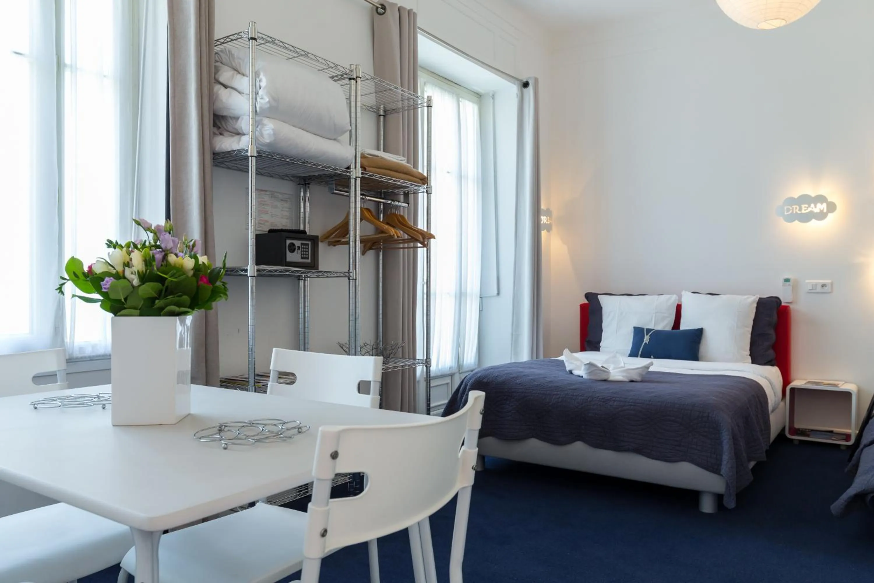 Kitchen or kitchenette, Bed in Nice Appart