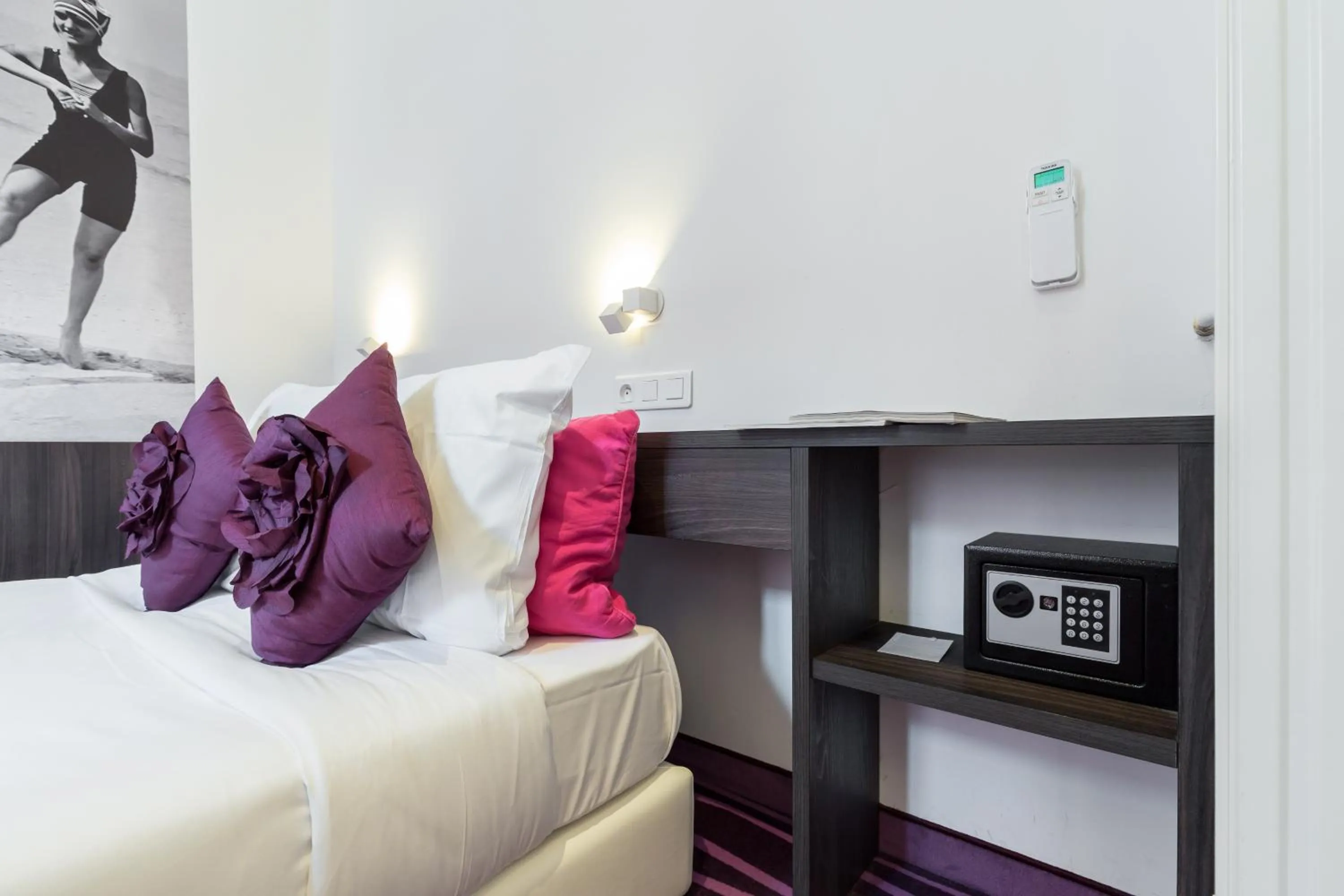 Bedroom, Bed in Nice Appart