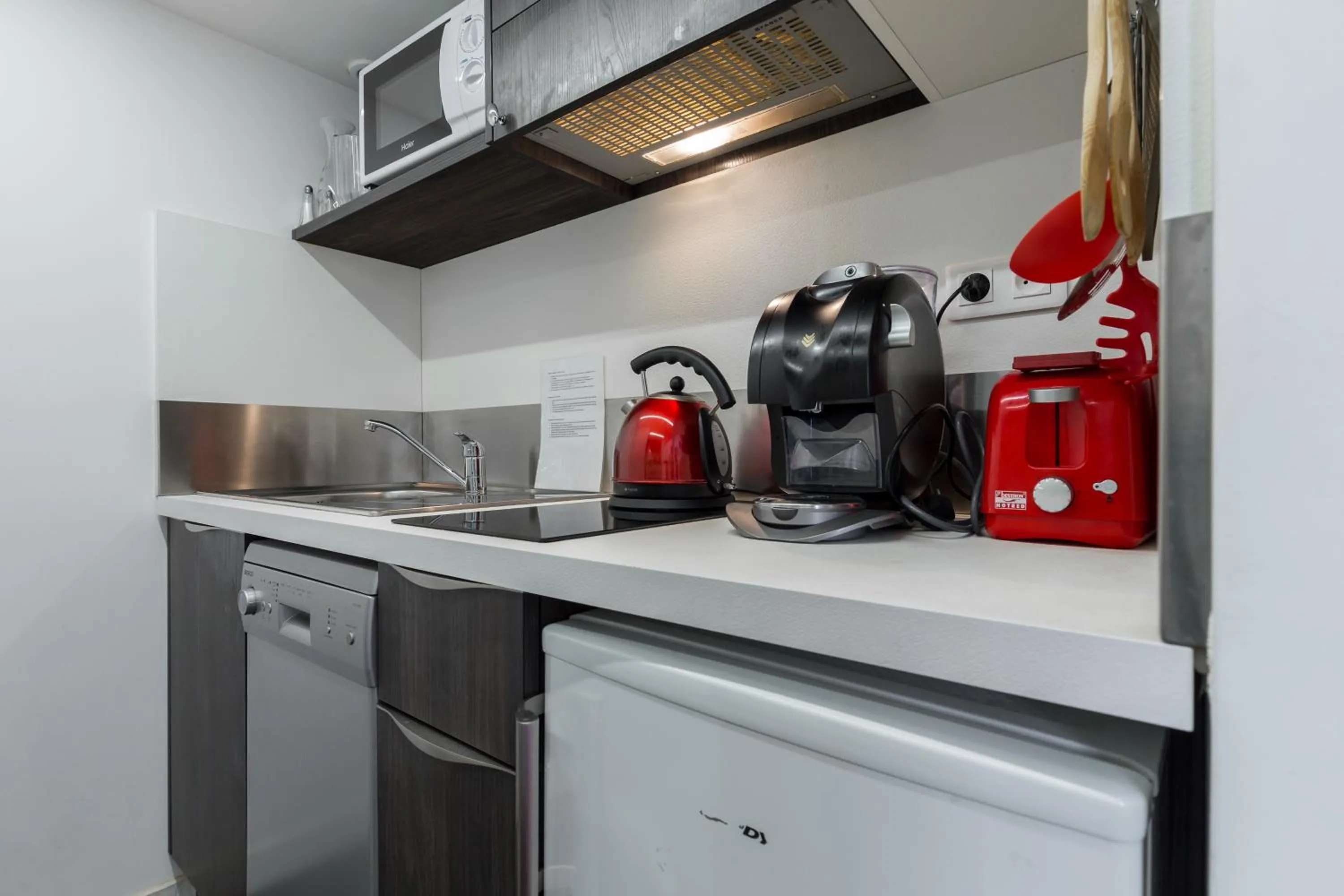 Coffee/tea facilities in Nice Appart