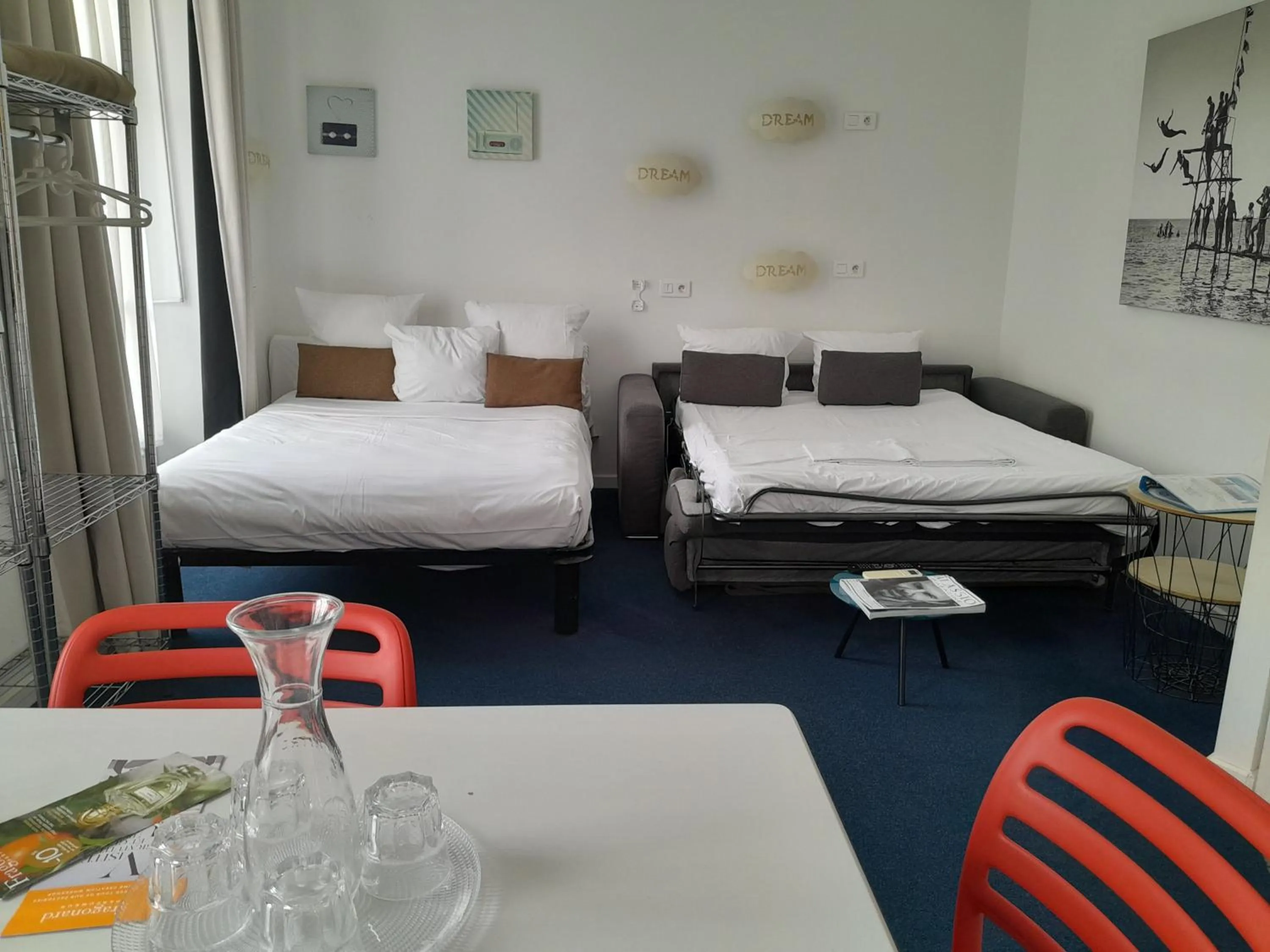 Photo of the whole room, Bed in Nice Appart