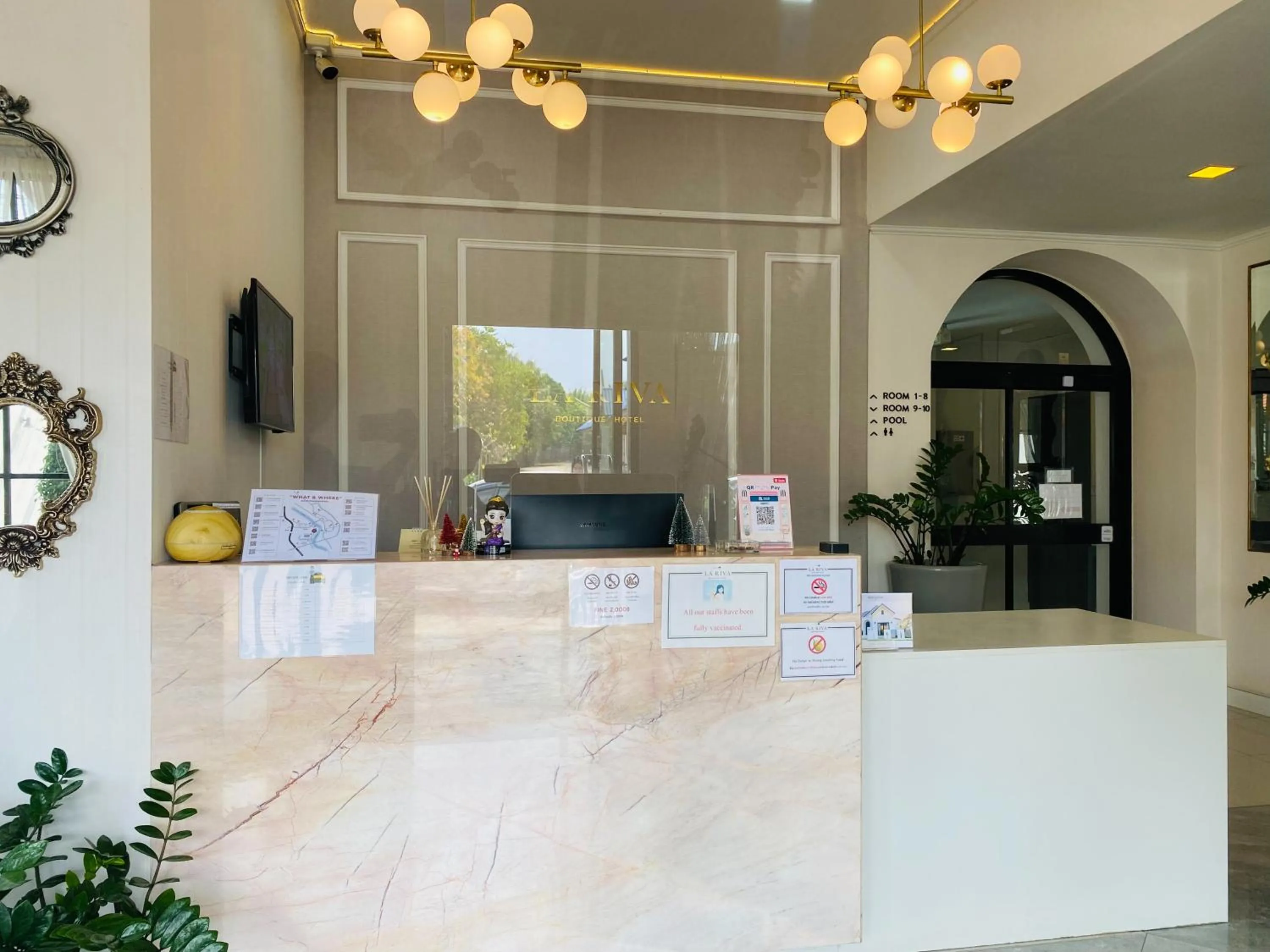 Lobby or reception in La Riva Boutique Hotel