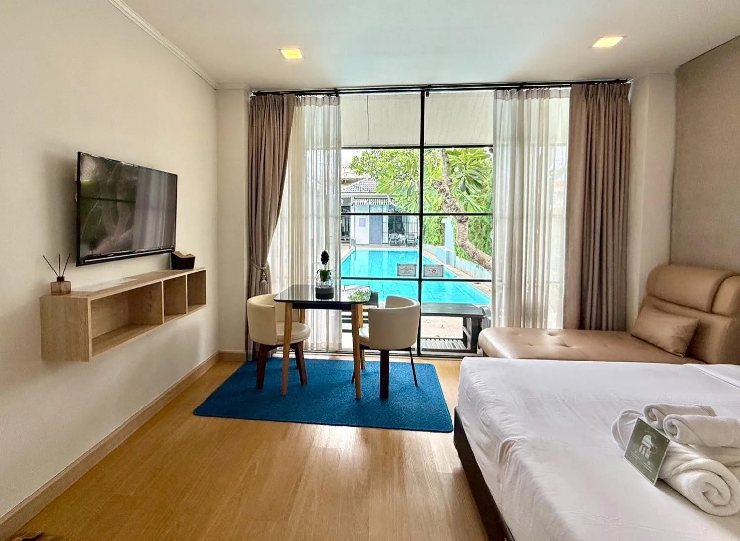 View (from property/room), Bed in La Riva Boutique Hotel