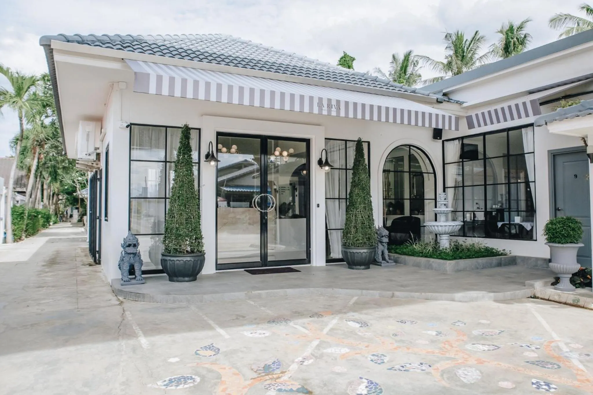 Facade/entrance in La Riva Boutique Hotel