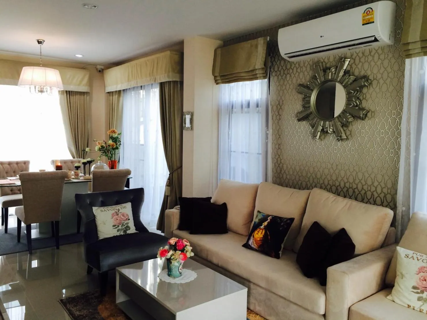 Living room in La Riva Boutique Hotel