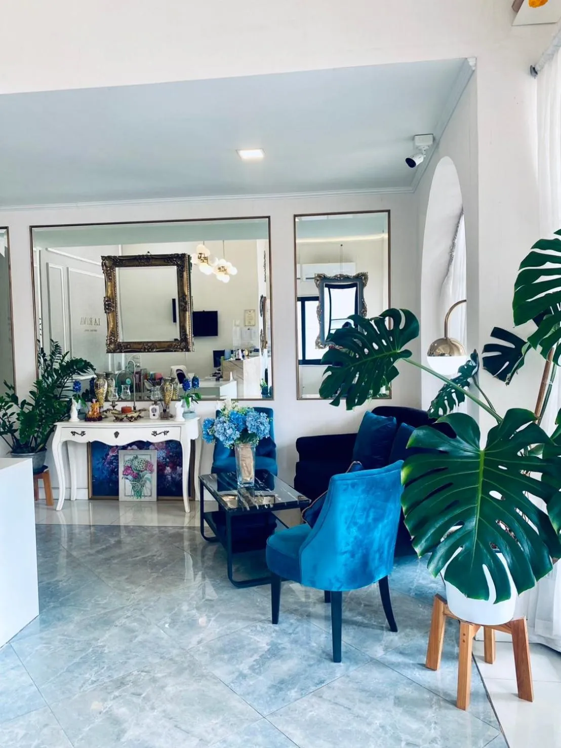 Lobby or reception in La Riva Boutique Hotel