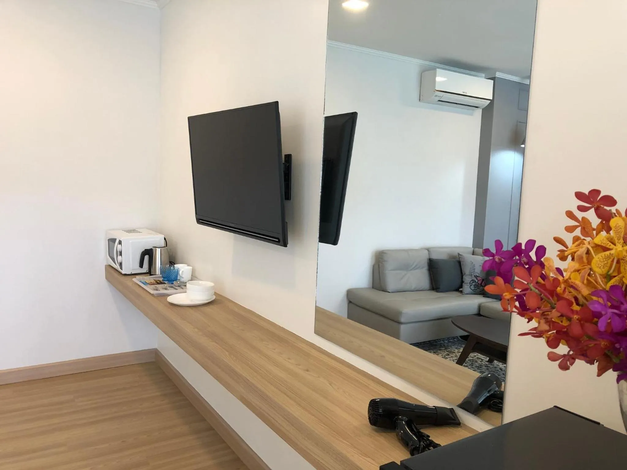 TV and multimedia in La Riva Boutique Hotel