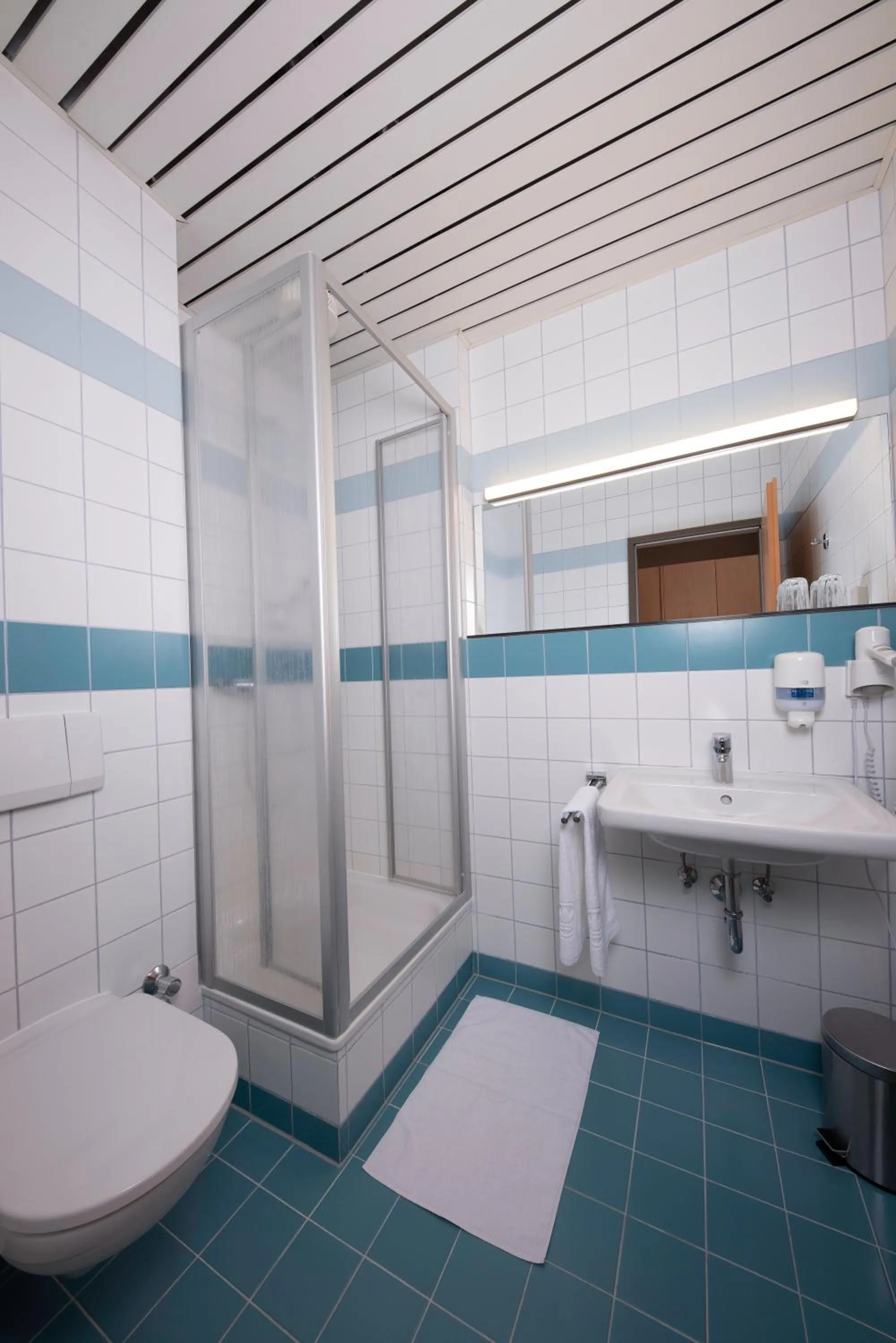 Shower in campus Horn