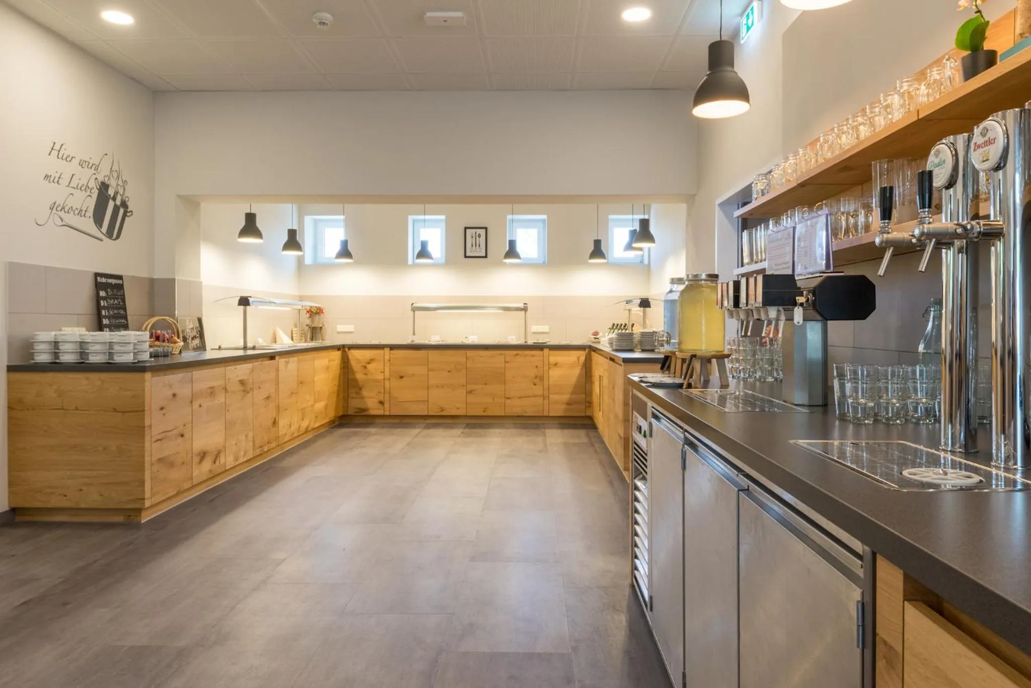 Restaurant/places to eat in campus Horn