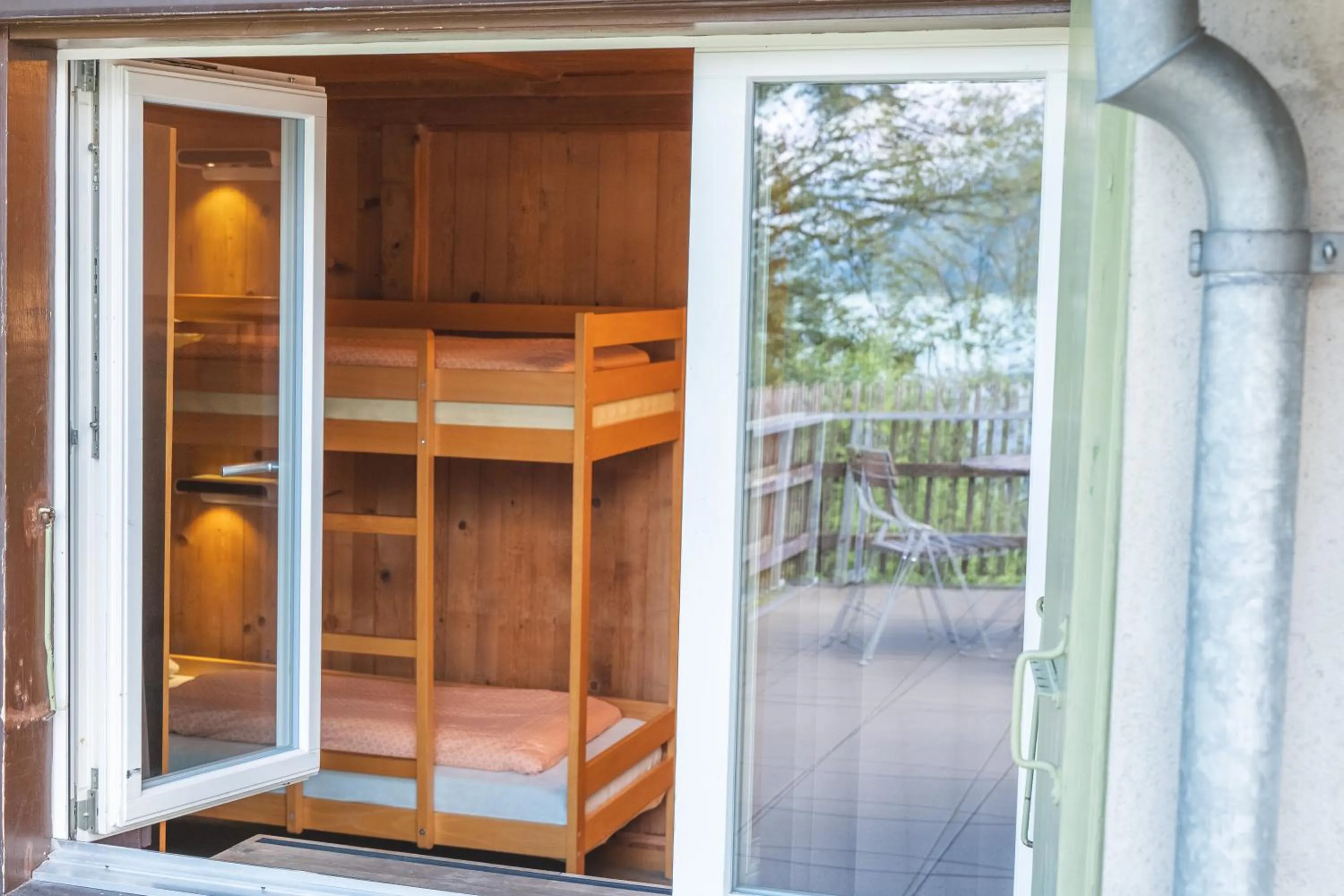 Bedroom in Brienz Youth Hostel