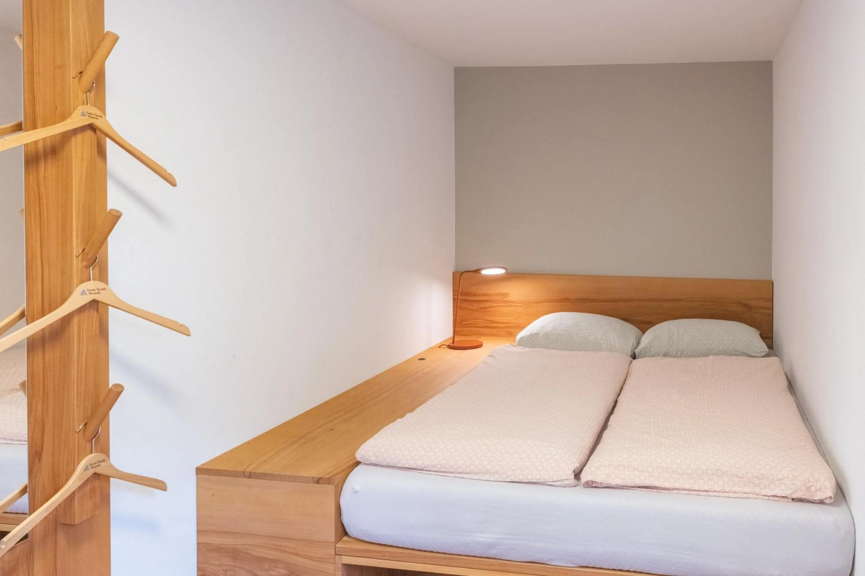 Photo of the whole room, Bed in Brienz Youth Hostel