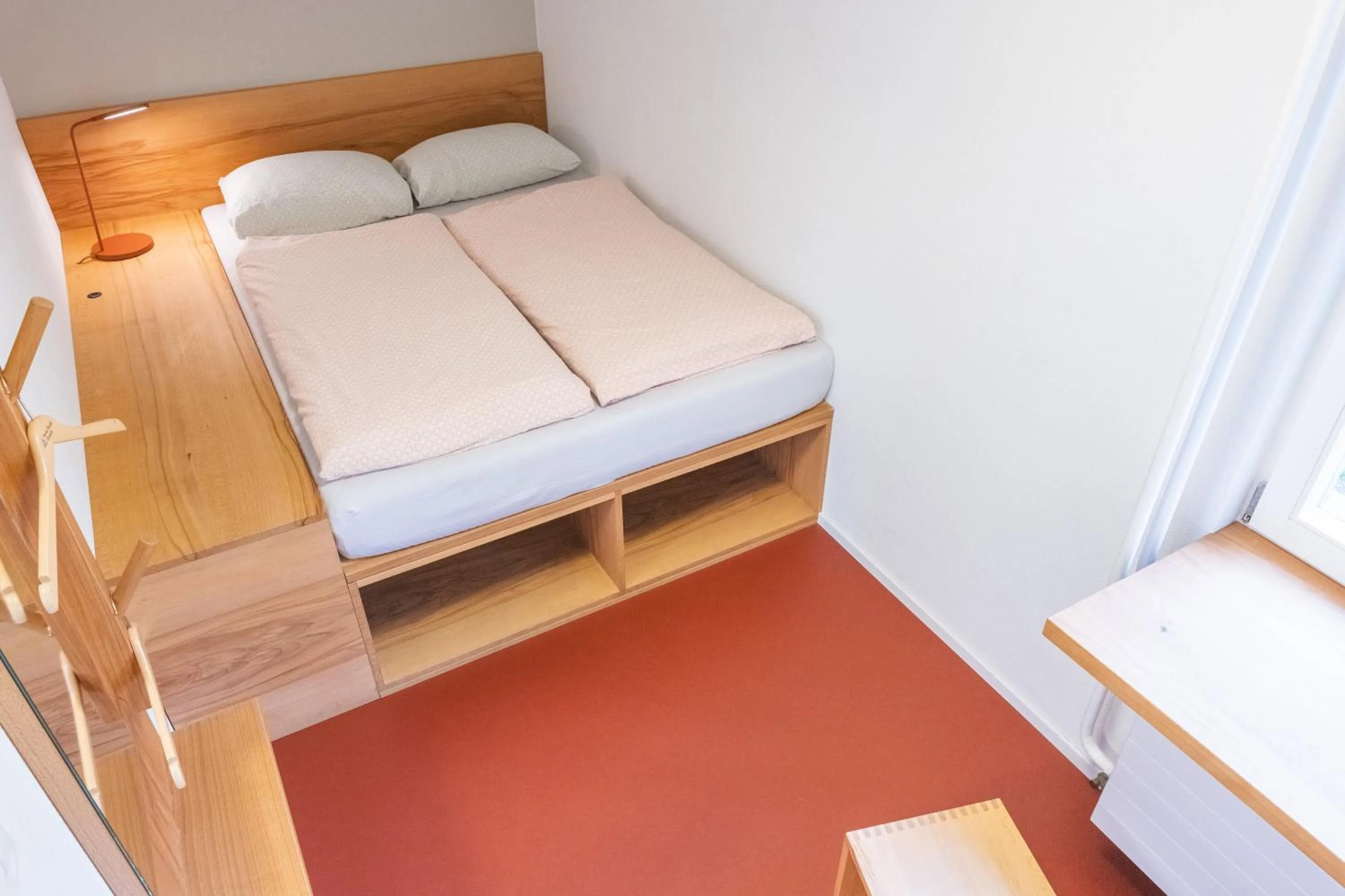 Bedroom, Bed in Brienz Youth Hostel