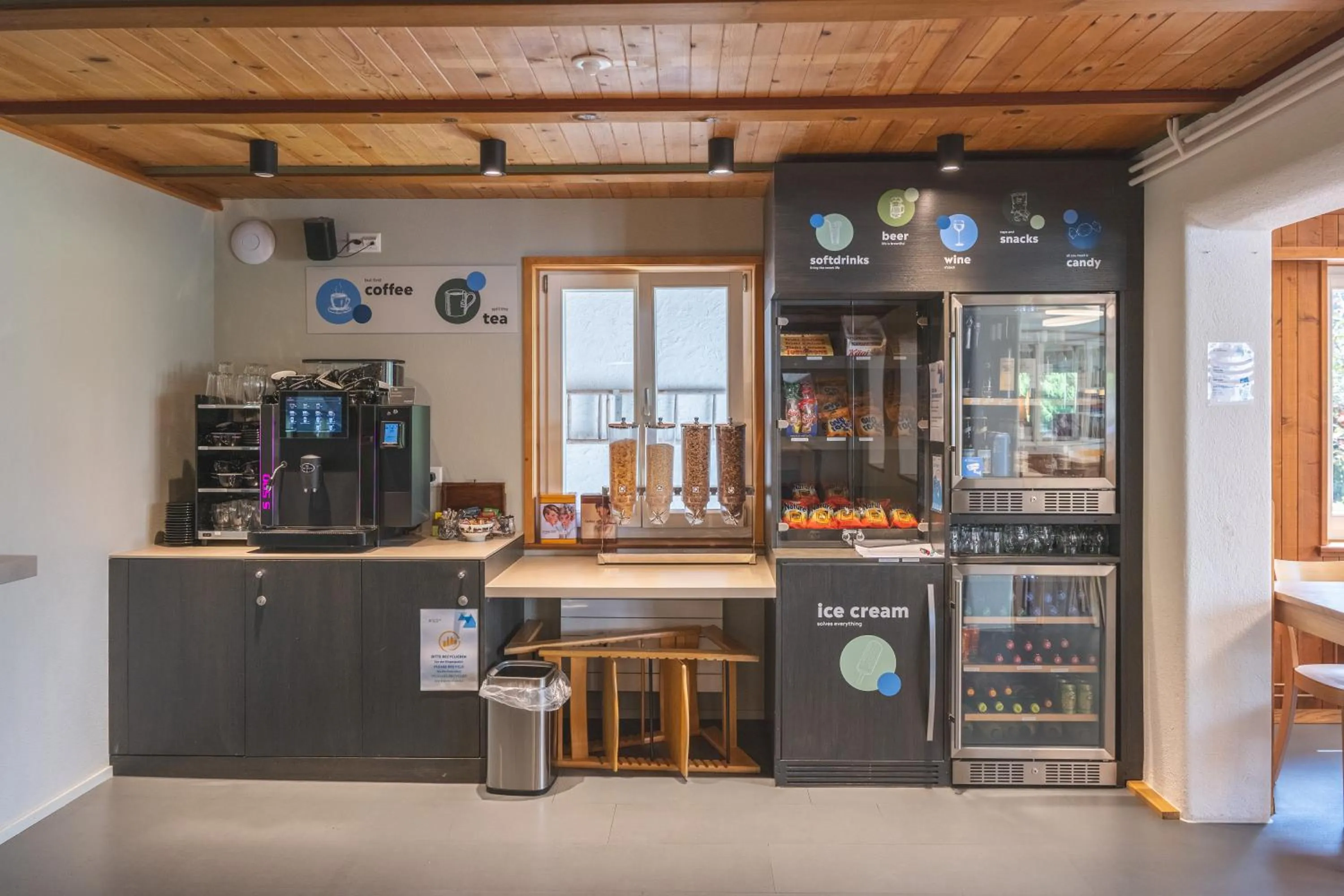 Buffet breakfast in Brienz Youth Hostel