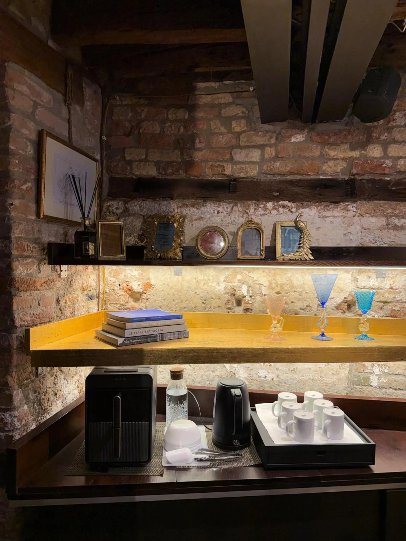 Coffee/tea facilities in Avogaria 5 Rooms