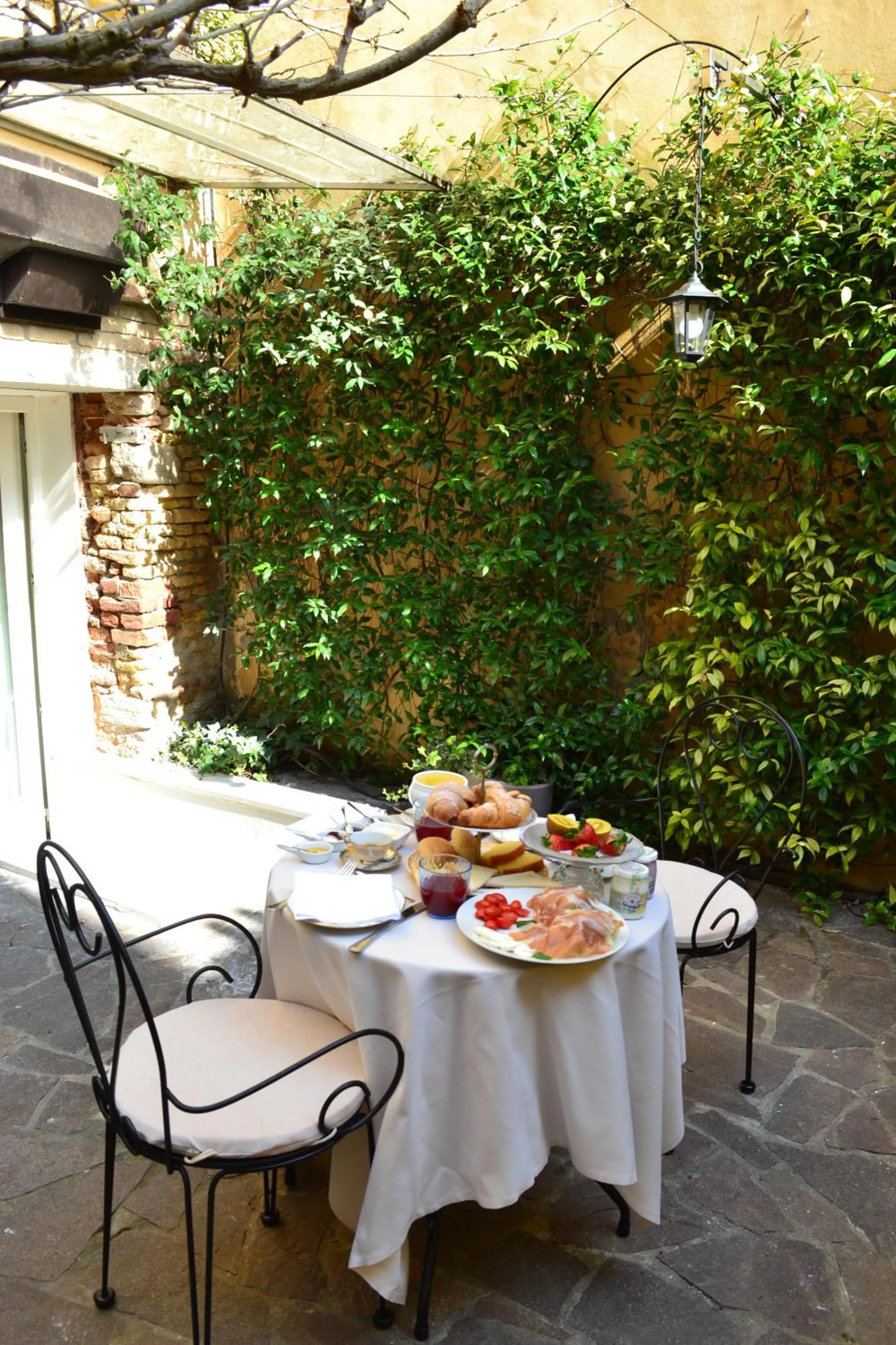 Superior Double or Twin Room with Garden View in Avogaria 5 Rooms