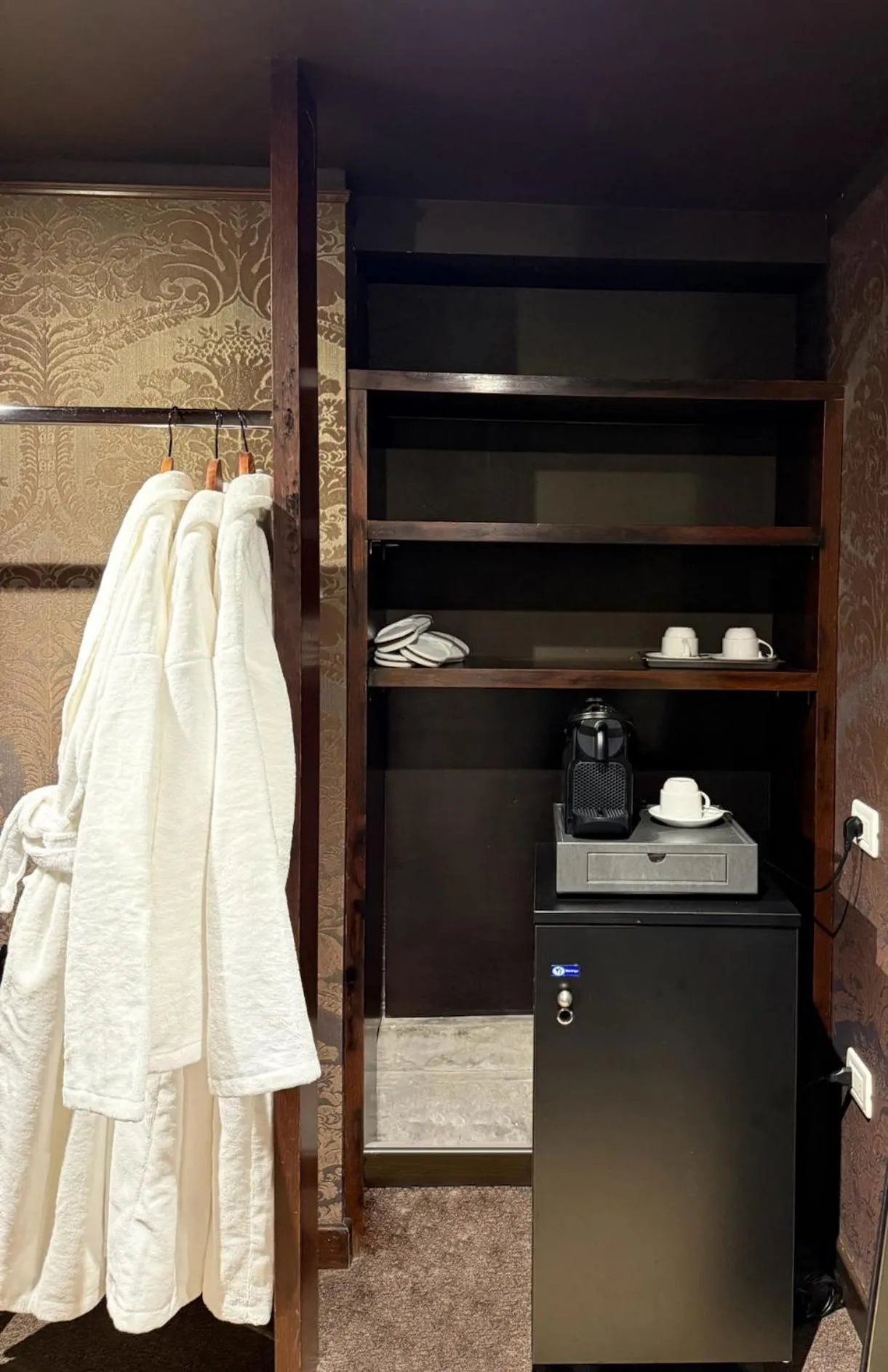 Coffee/tea facilities in Avogaria 5 Rooms