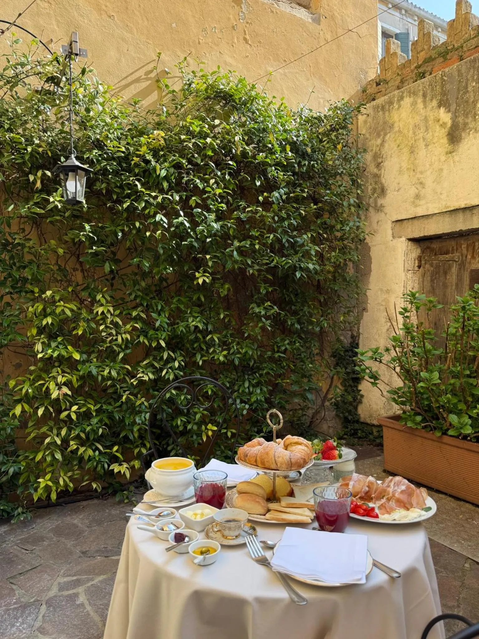 Patio in Avogaria 5 Rooms