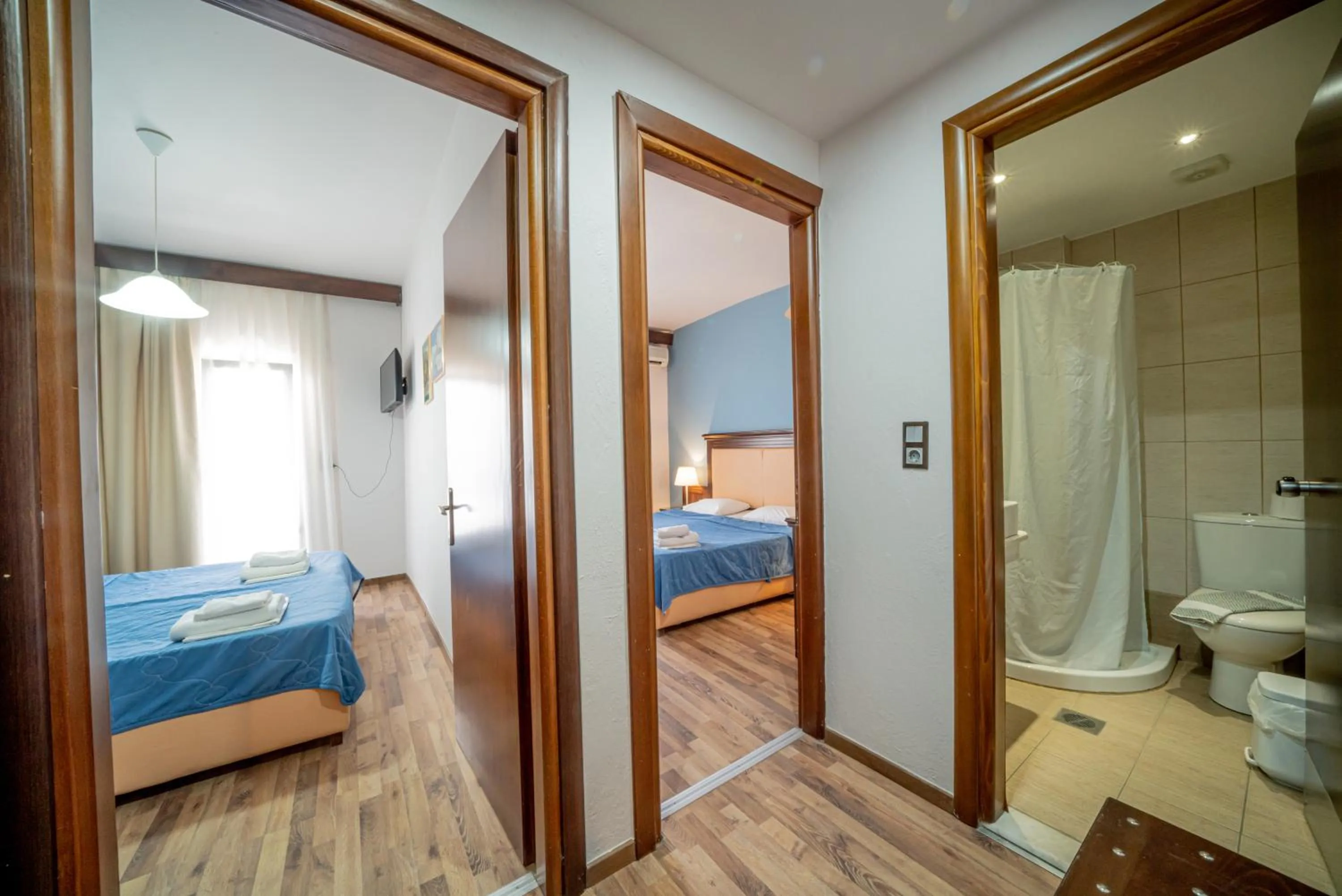 Shower, Bed in Hotel Olympion