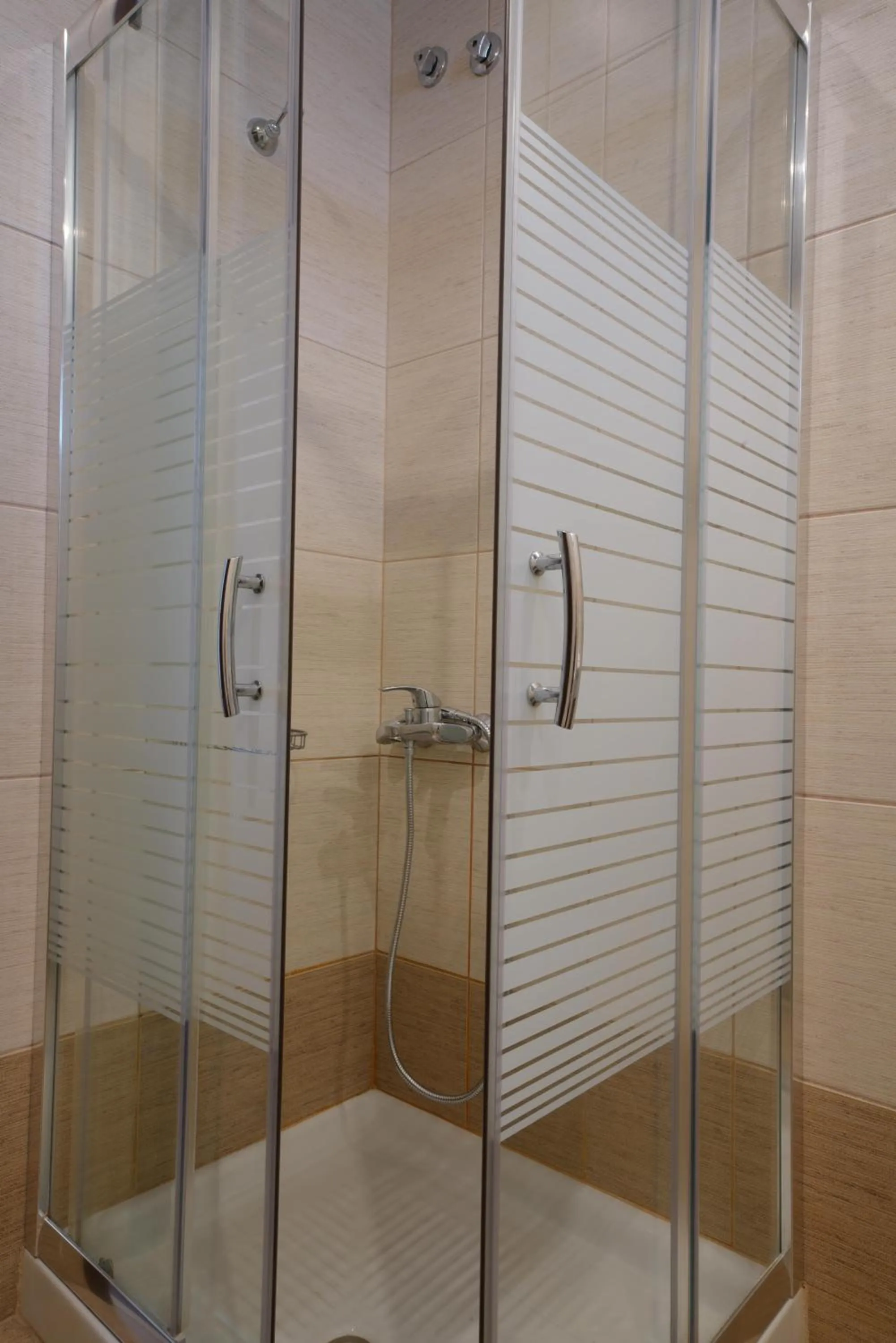 Shower in Hotel Olympion