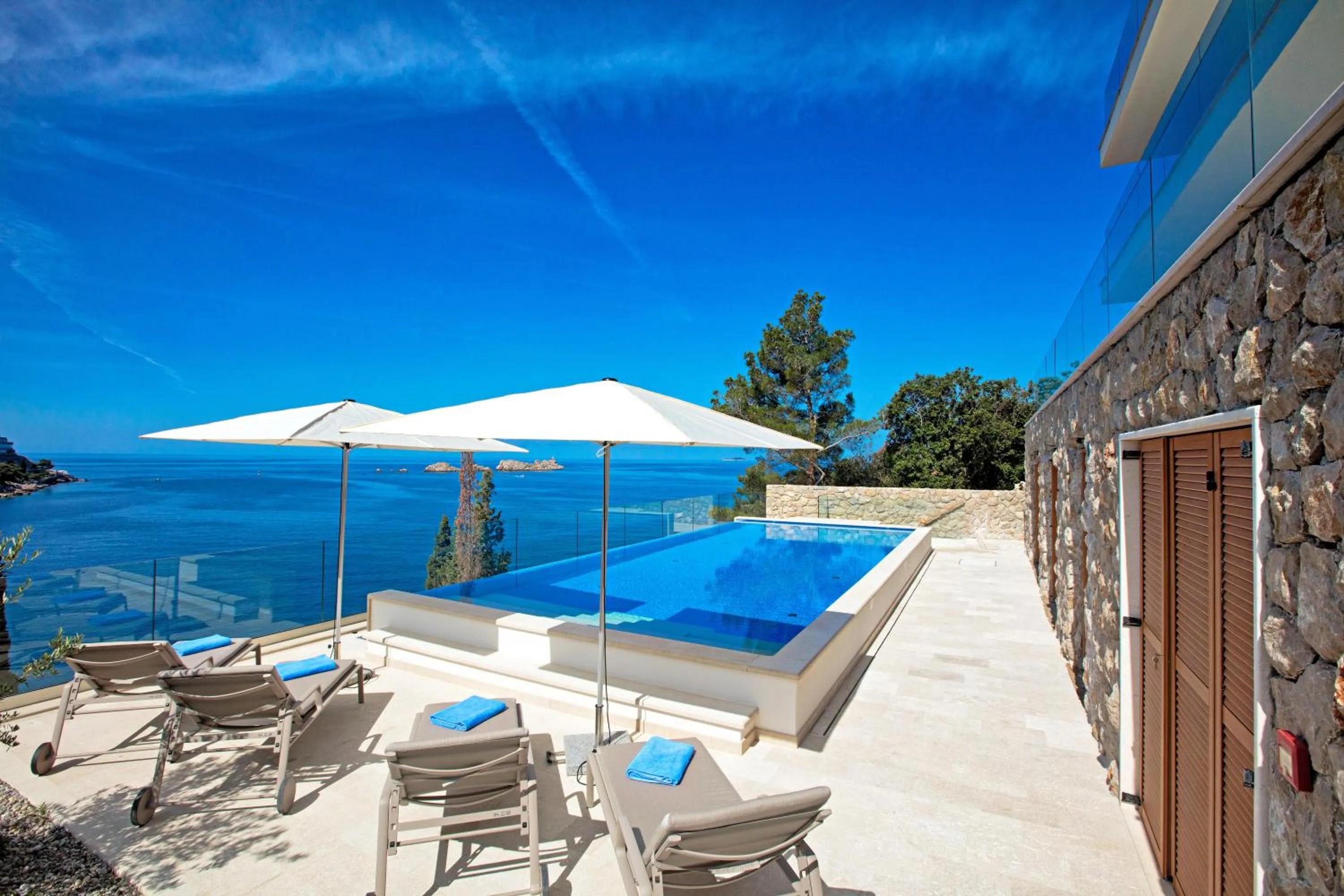 Swimming pool in Villa Malo More