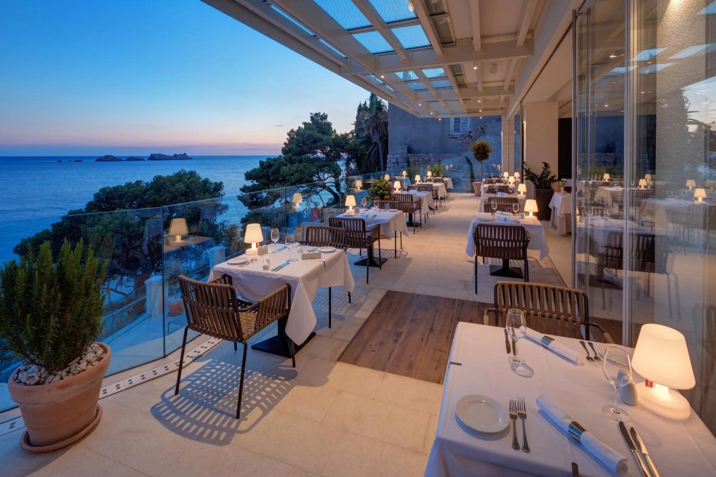 Restaurant/places to eat in Villa Malo More