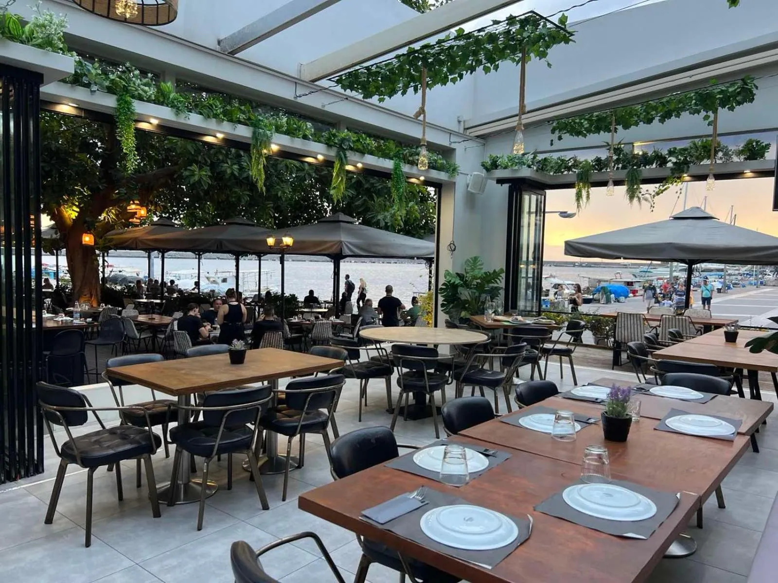 Restaurant/places to eat in Panellinion Luxury Rooms