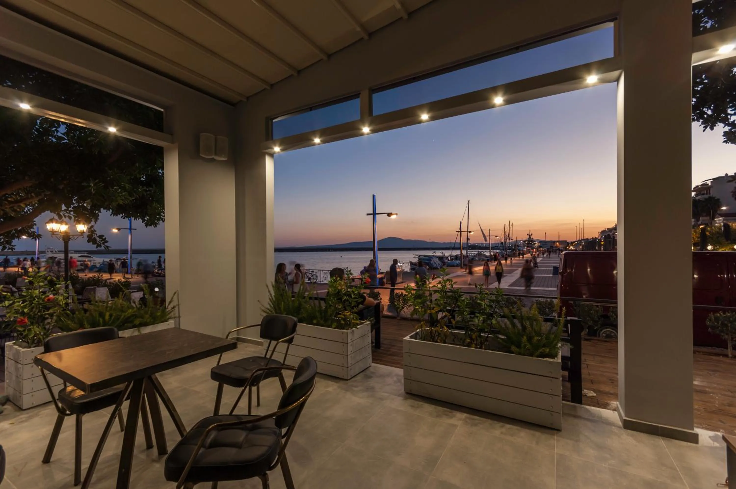 Restaurant/places to eat in Panellinion Luxury Rooms