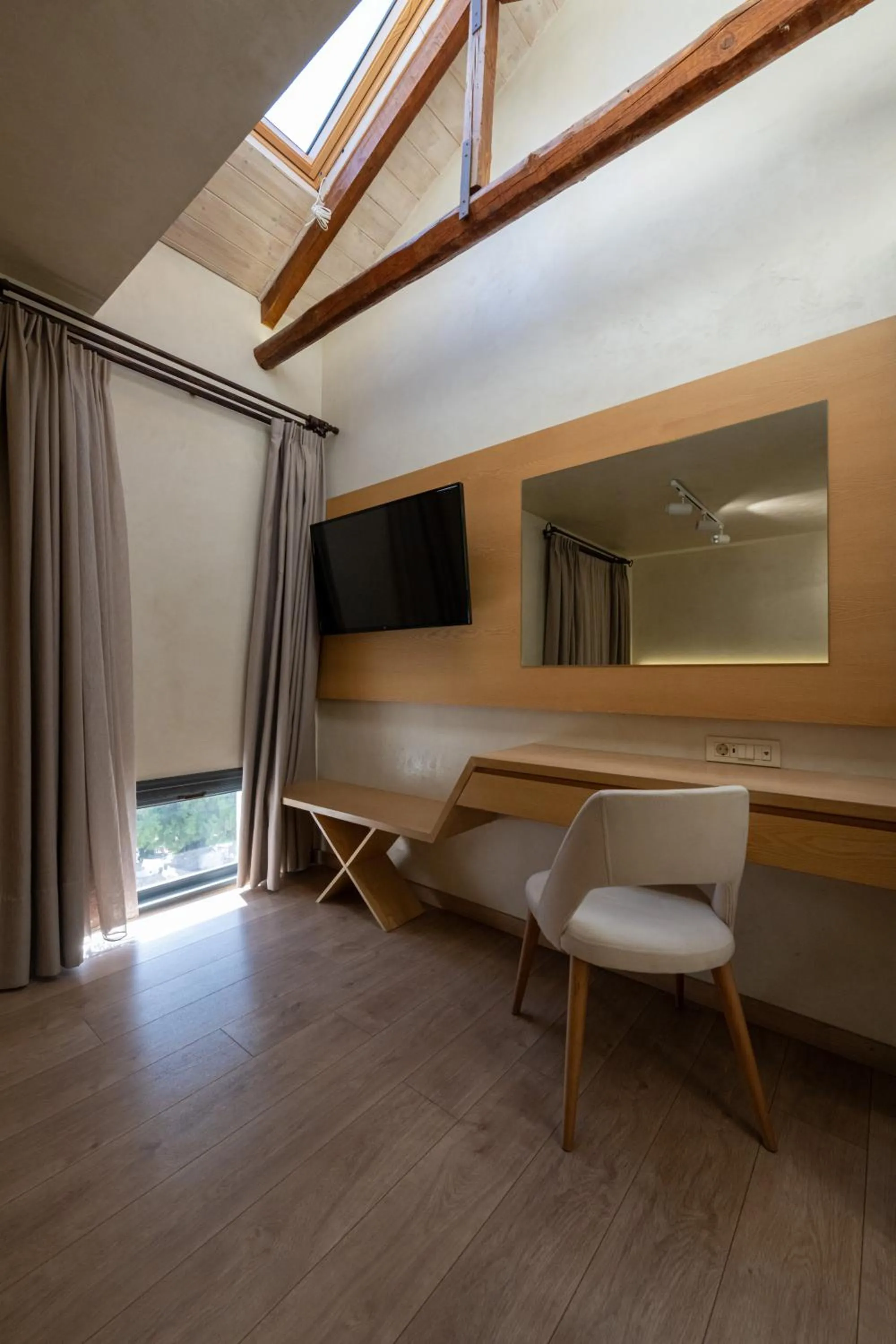 TV and multimedia in Panellinion Luxury Rooms