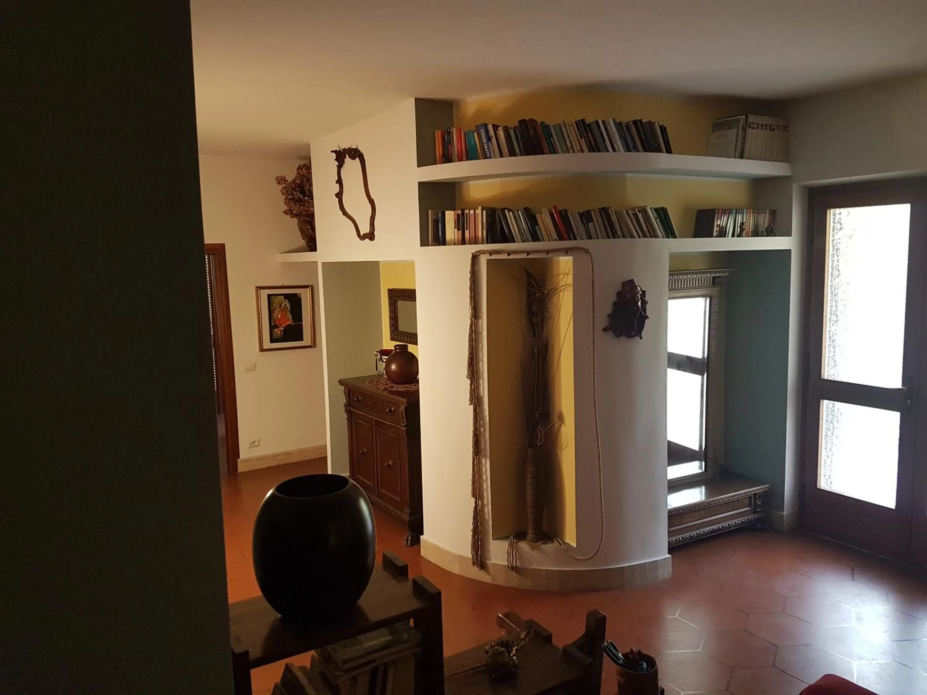 Photo of the whole room in La Casa degli Artisti