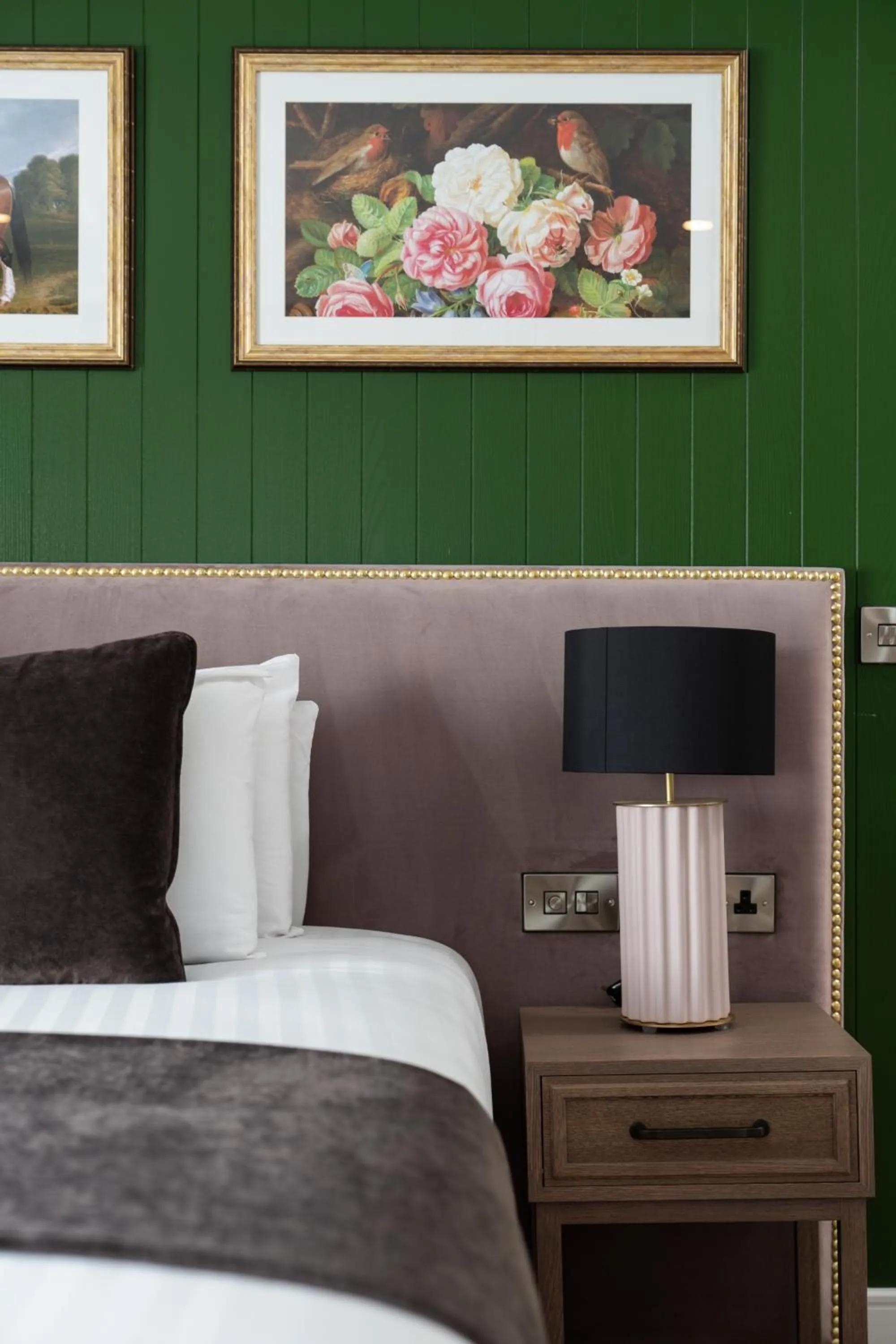 Bed in Ivanhoe Inn and Hotel