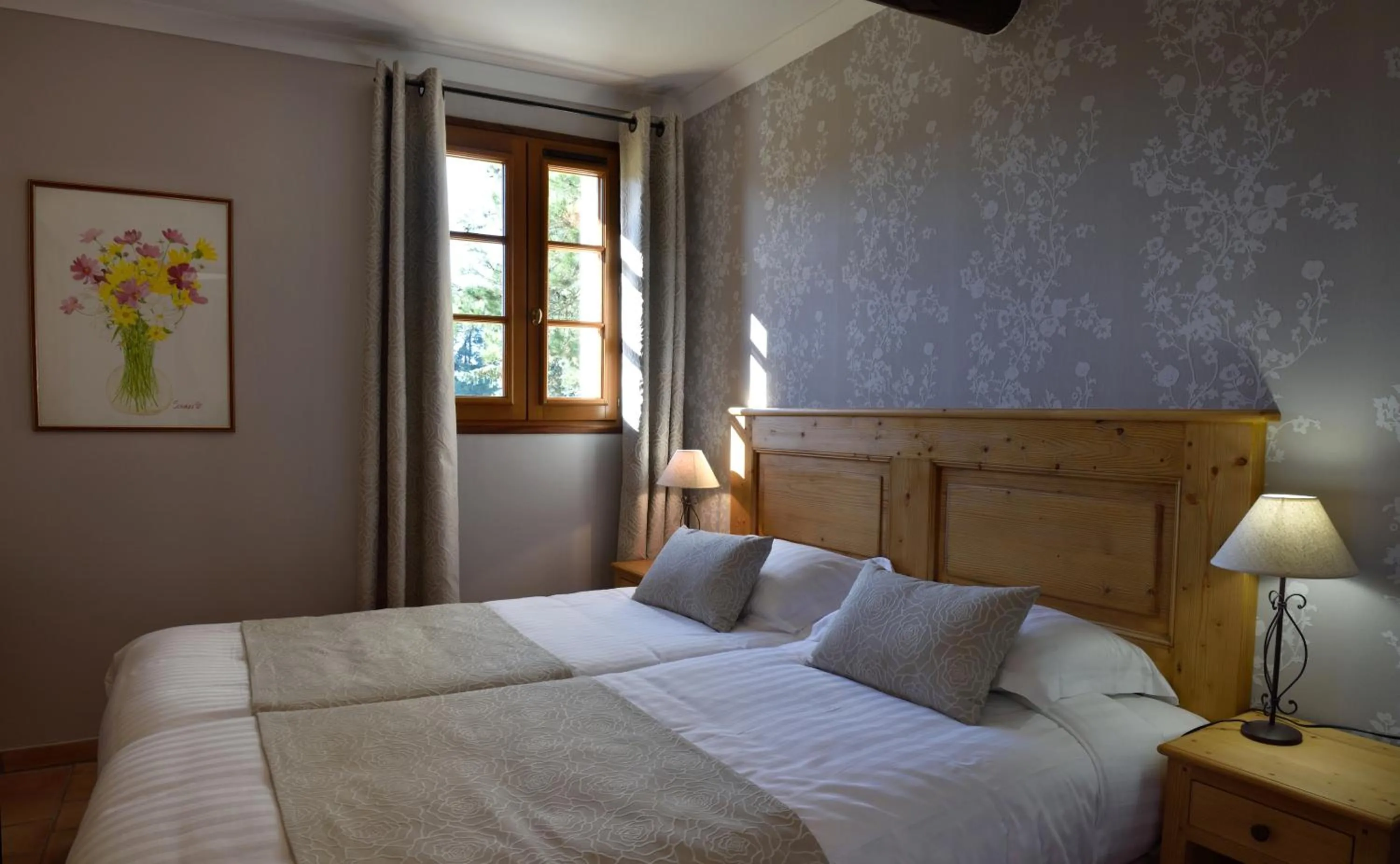 Bedroom, Bed in Charembeau