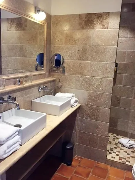 Bathroom in Charembeau