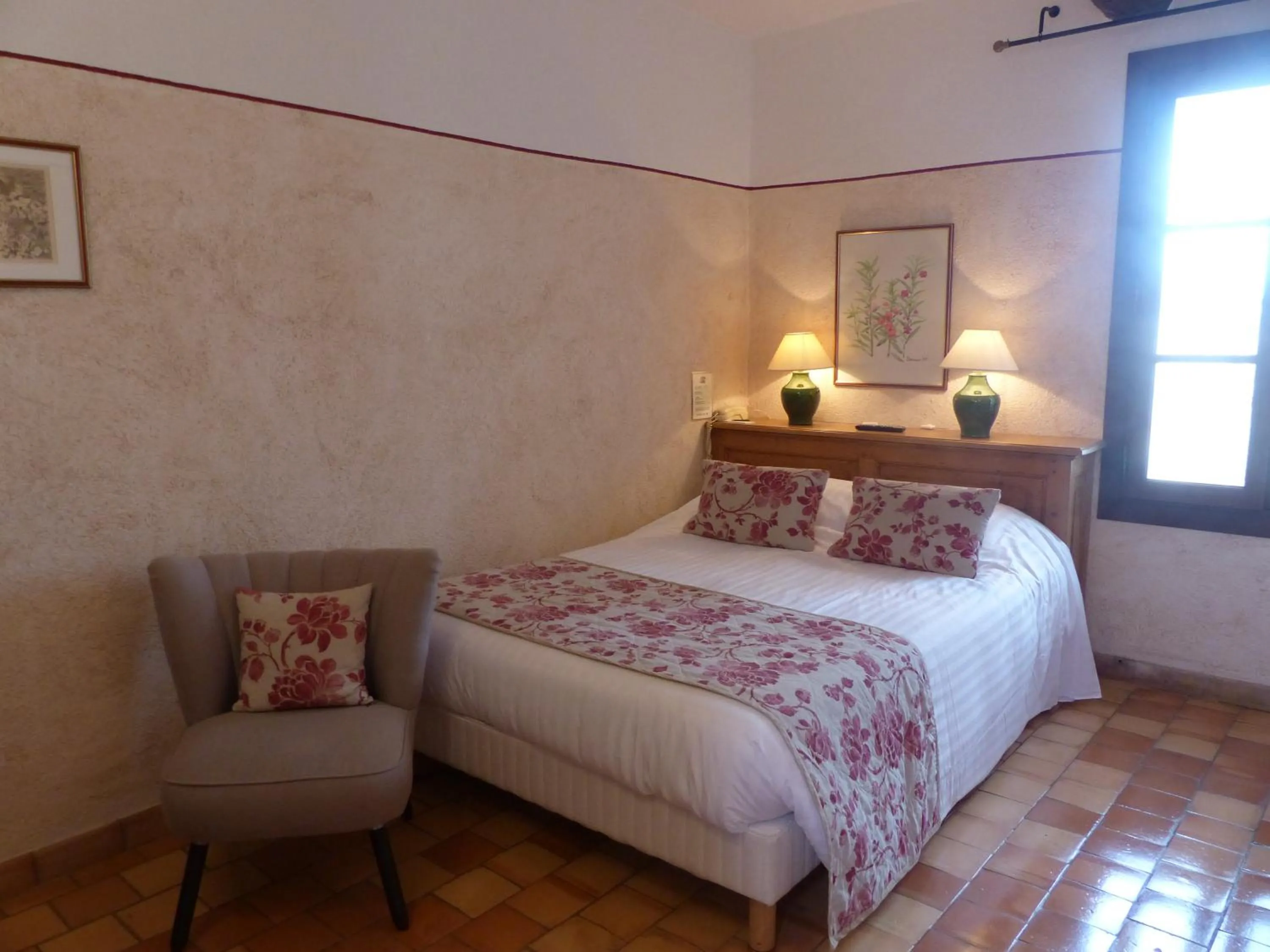 Bedroom, Bed in Charembeau