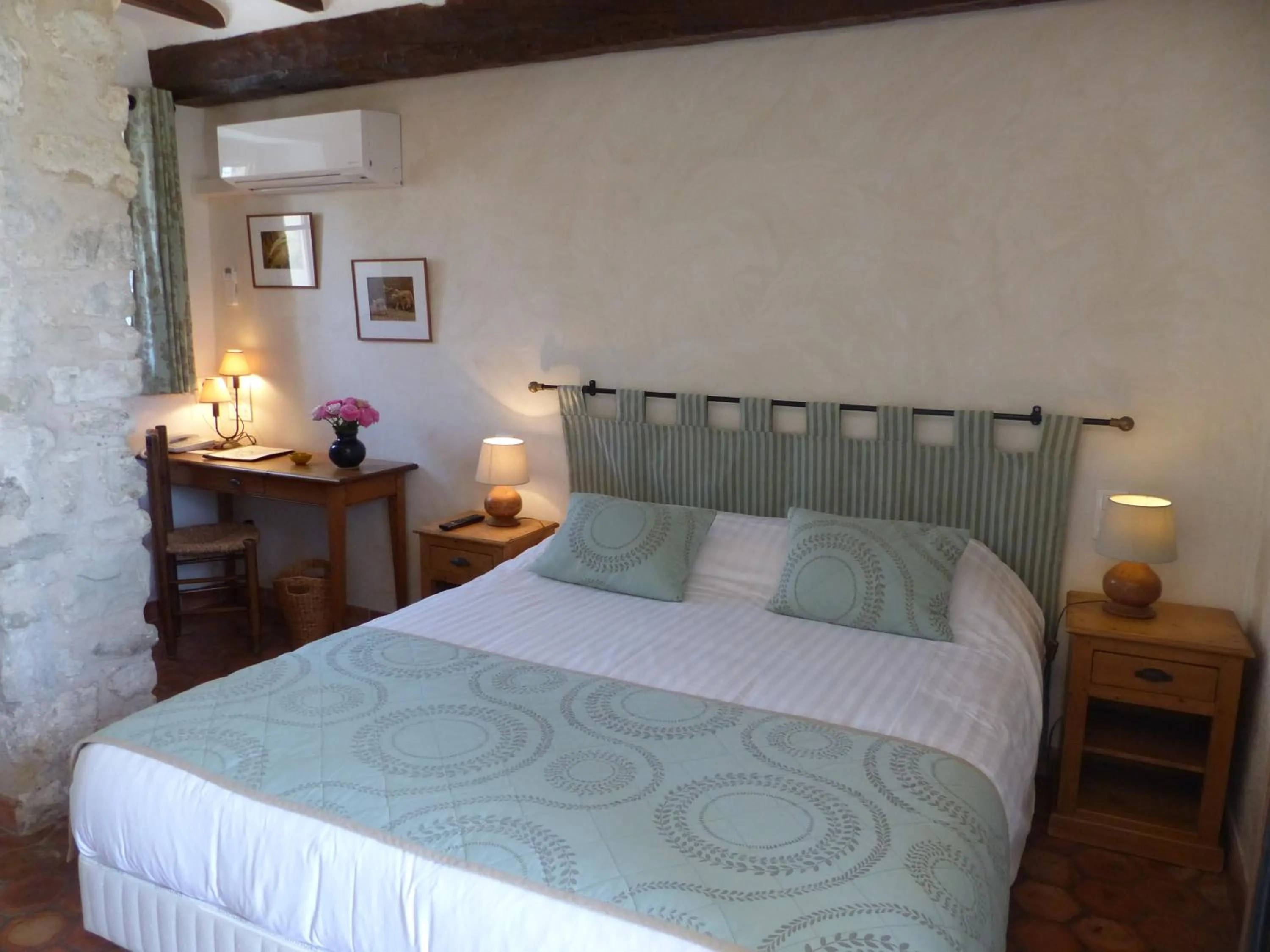 Bedroom, Bed in Charembeau